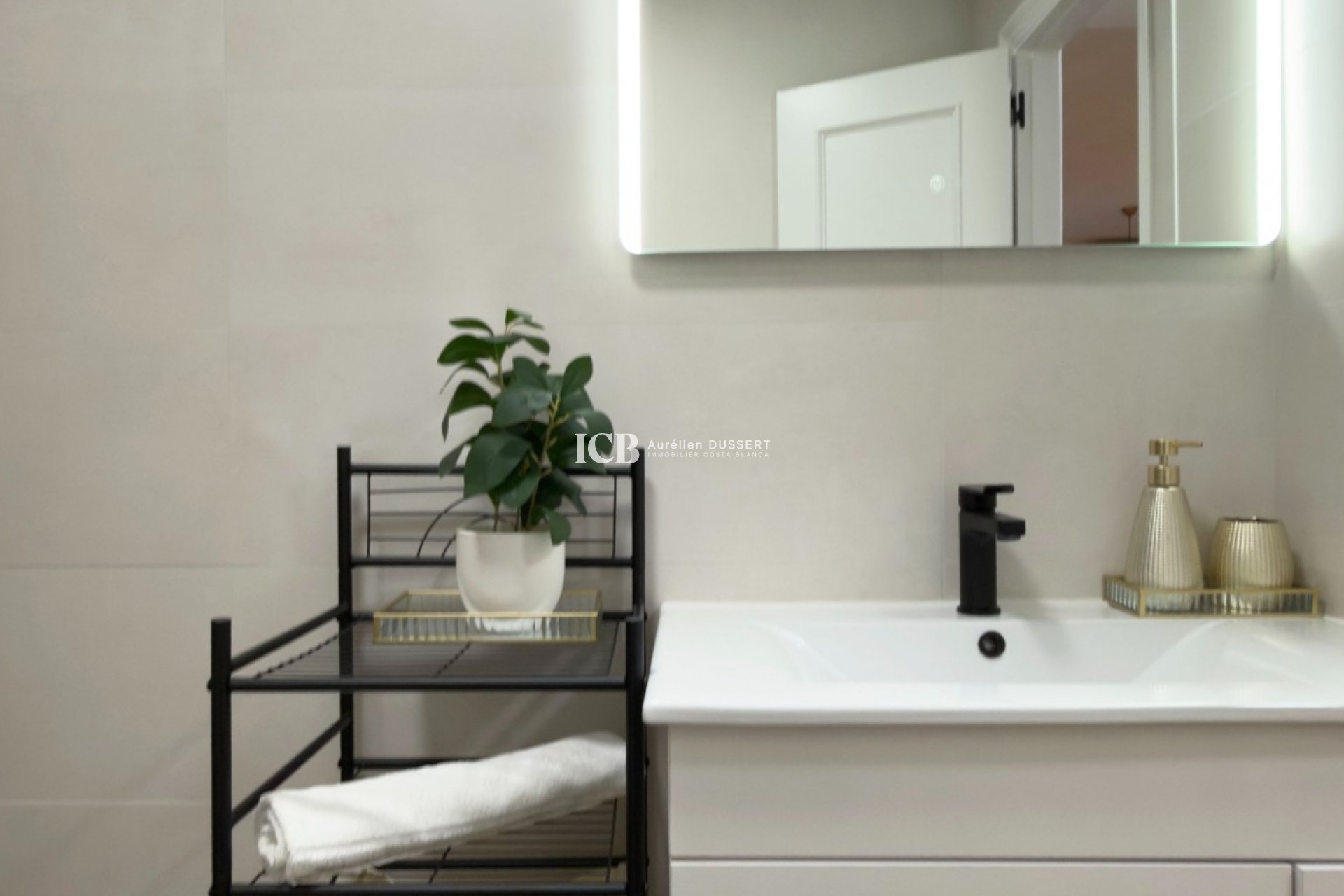 Reventa - Apartamento / piso -
Torrevieja - Centro