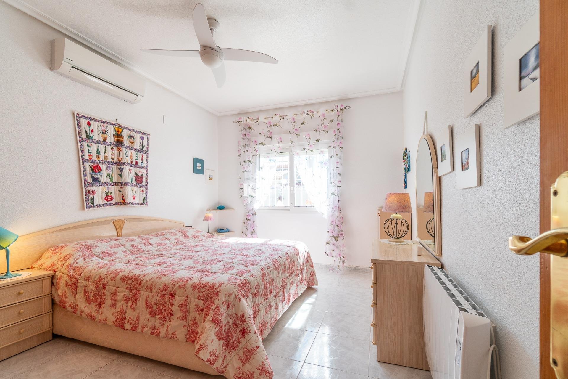 Reventa - Casa independiente -
Orihuela Costa - La Zenia