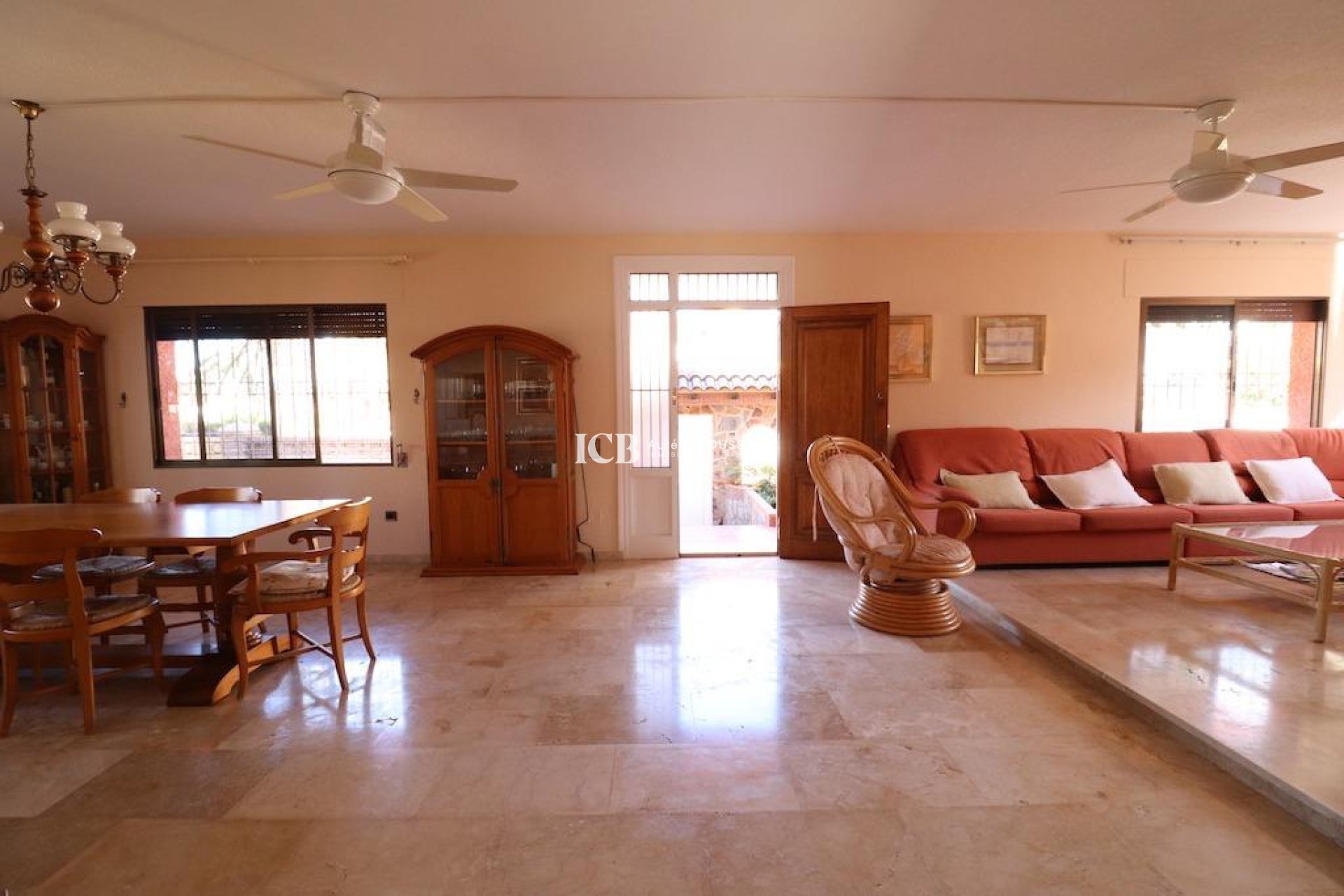 Reventa - Casa independiente -
Orihuela Costa - MUY CERCA DE LA PLAYA