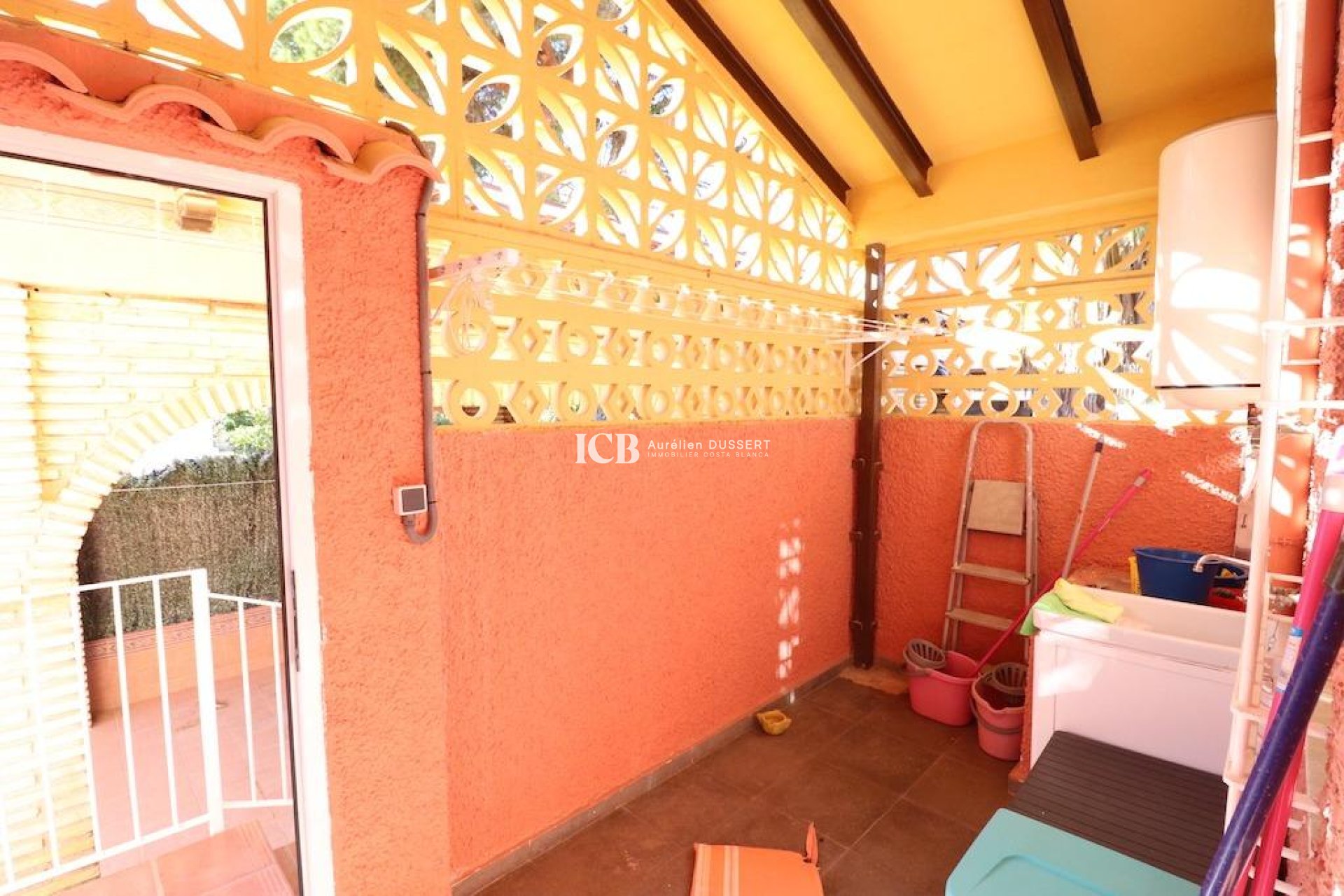 Reventa - Casa independiente -
Orihuela Costa - MUY CERCA DE LA PLAYA