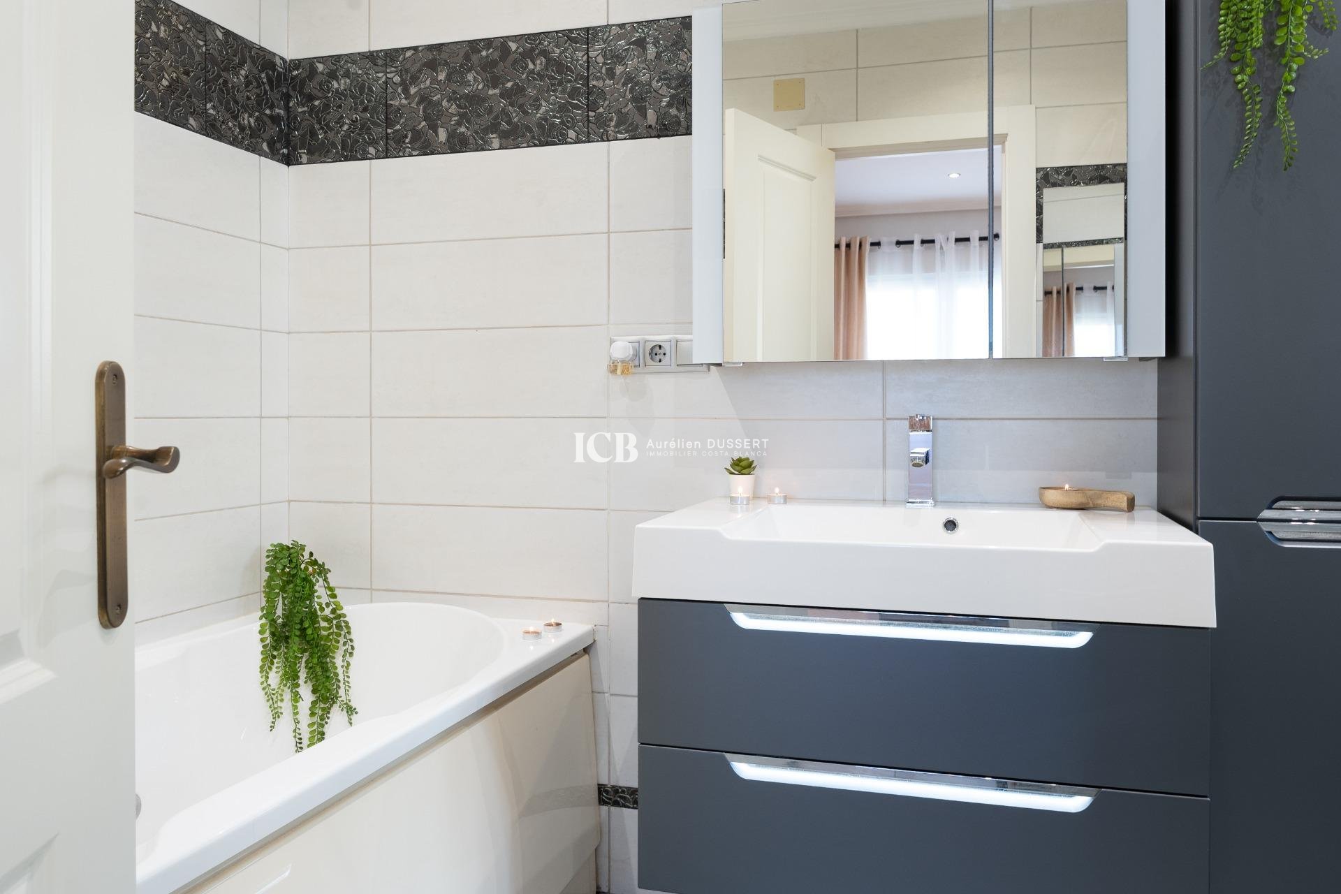 Reventa - Casa independiente -
Orihuela Costa - Playa Flamenca