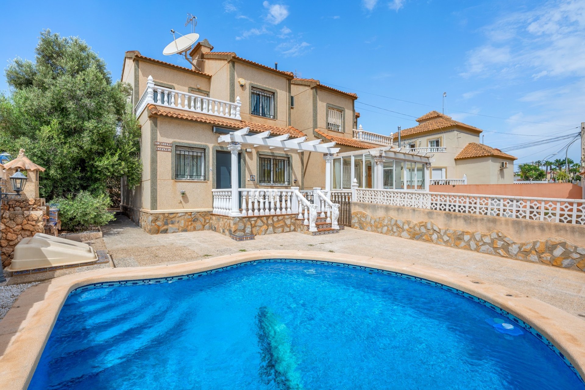 Reventa - Casa independiente -
San Miguel de Salinas - El Galan