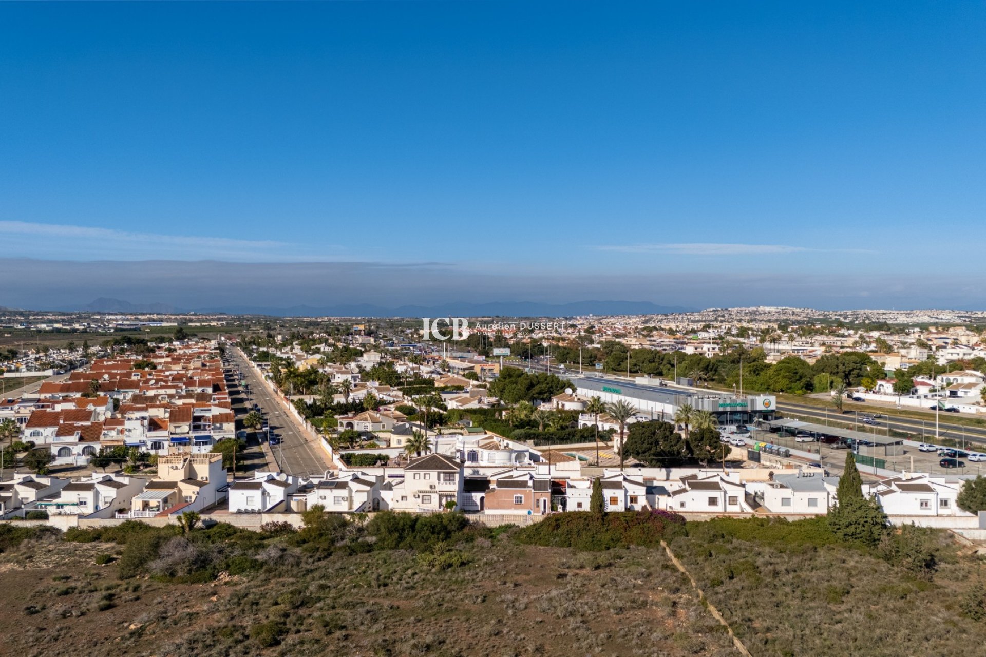 Reventa - Casa independiente -
Torrevieja - Urbanización San Luis