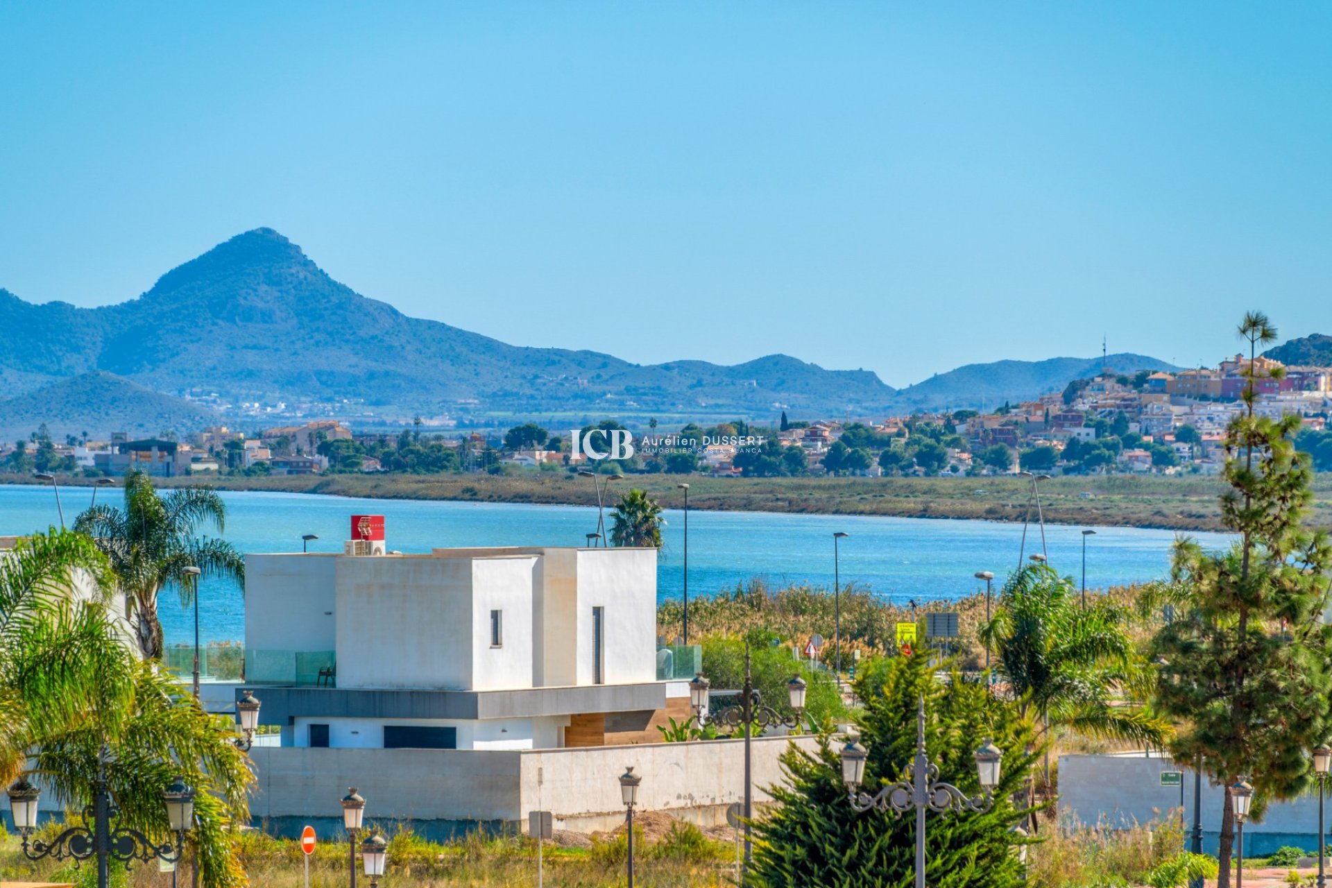 Reventa - Villa -
Los Alcázares - Town