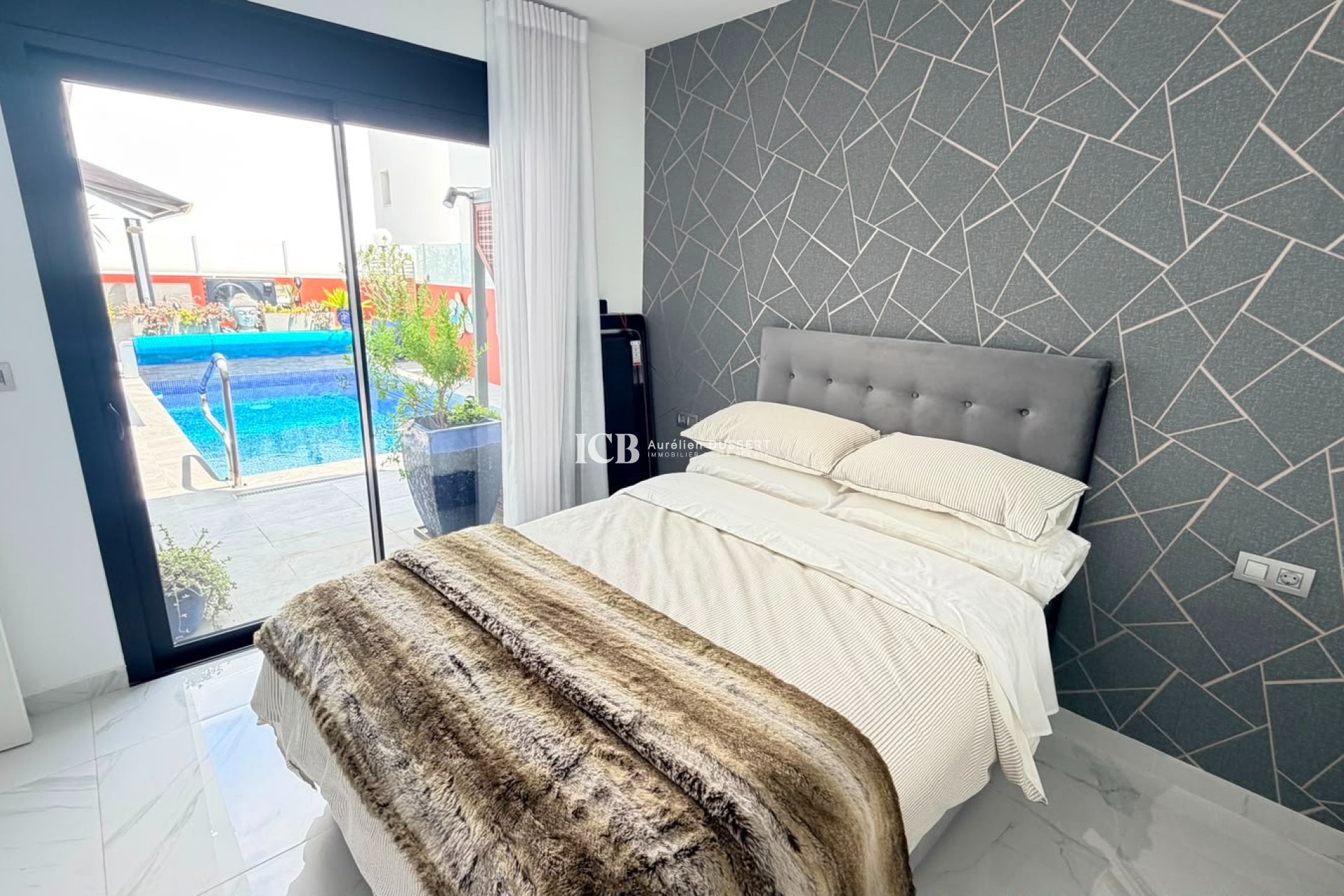 Reventa - Villa -
Los Montesinos - La Herrada