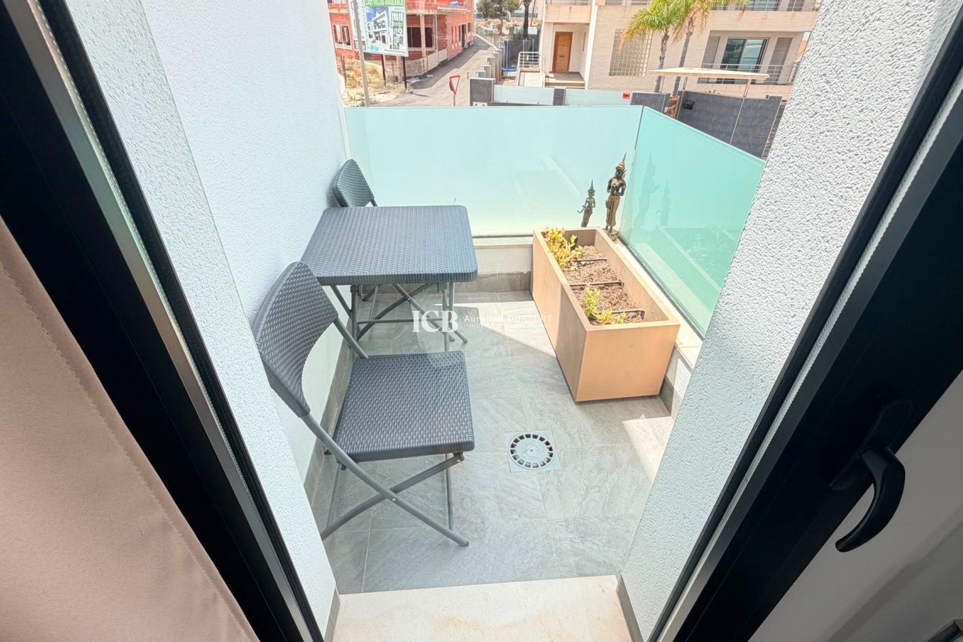 Reventa - Villa -
Los Montesinos - La Herrada