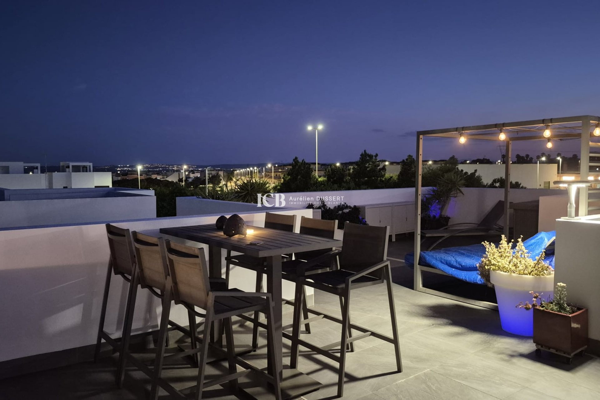 Reventa - Villa -
Los Montesinos - La Herrada