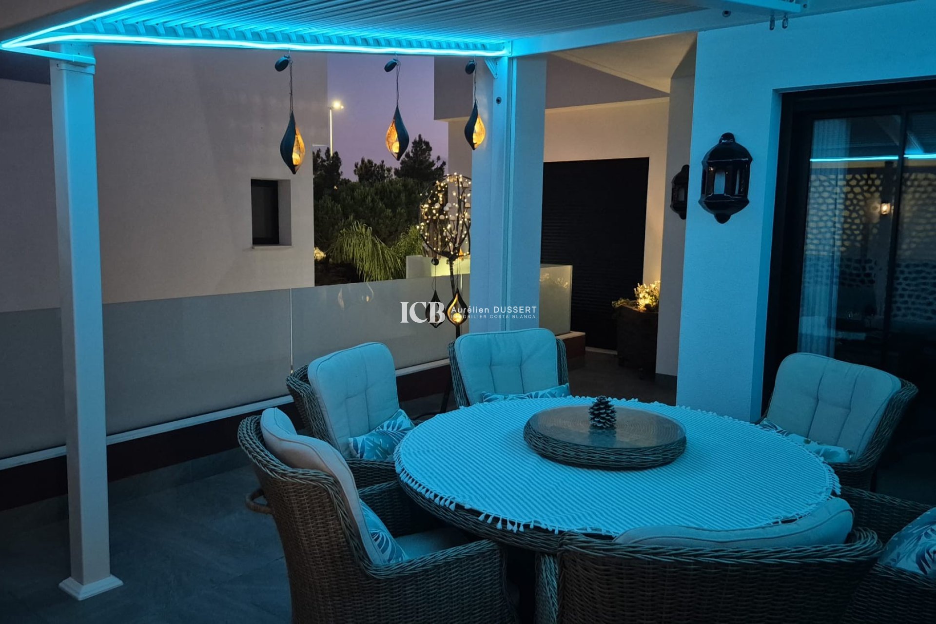 Reventa - Villa -
Los Montesinos - La Herrada