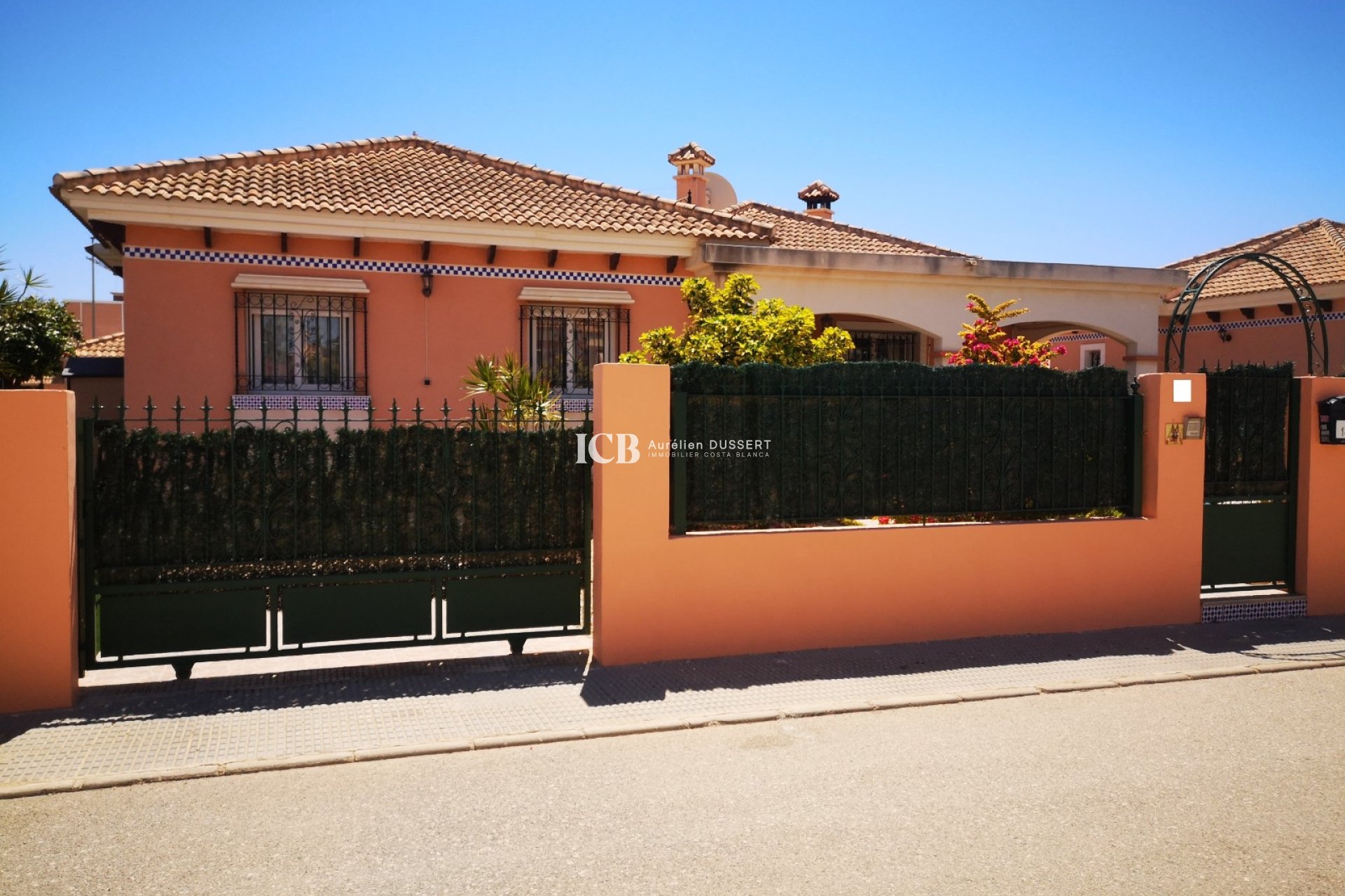 Reventa - Villa -
Los Montesinos - Los Montesinos - Urb. La Herrada