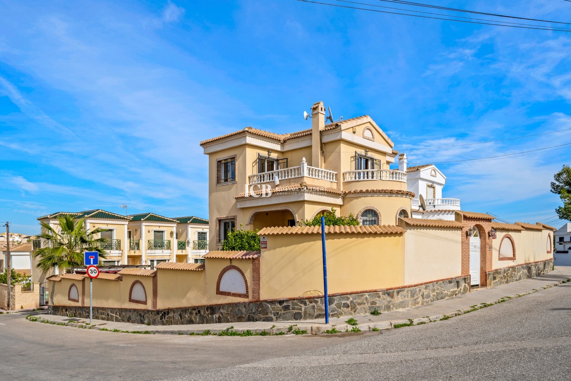 Reventa - Villa -
Orihuela Costa - Castillo de Don Juan