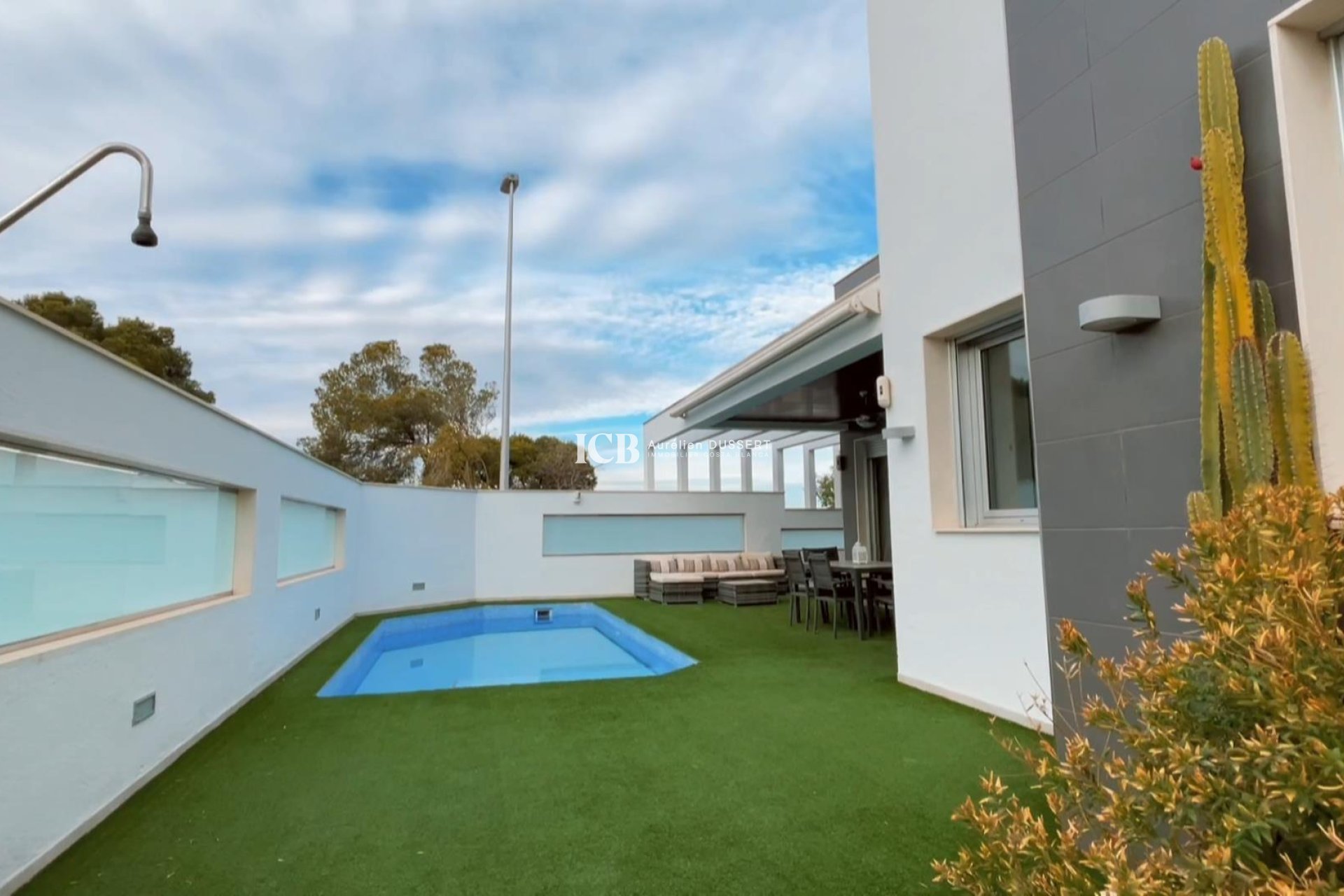 Reventa - Villa -
Orihuela Costa - Mil Palmeras