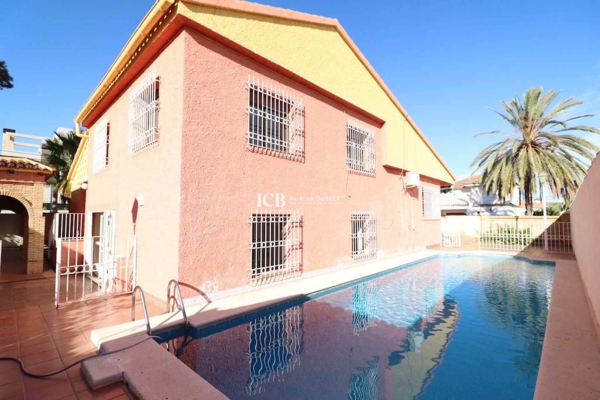 Reventa - Villa -
Orihuela Costa - MUY CERCA DE LA PLAYA