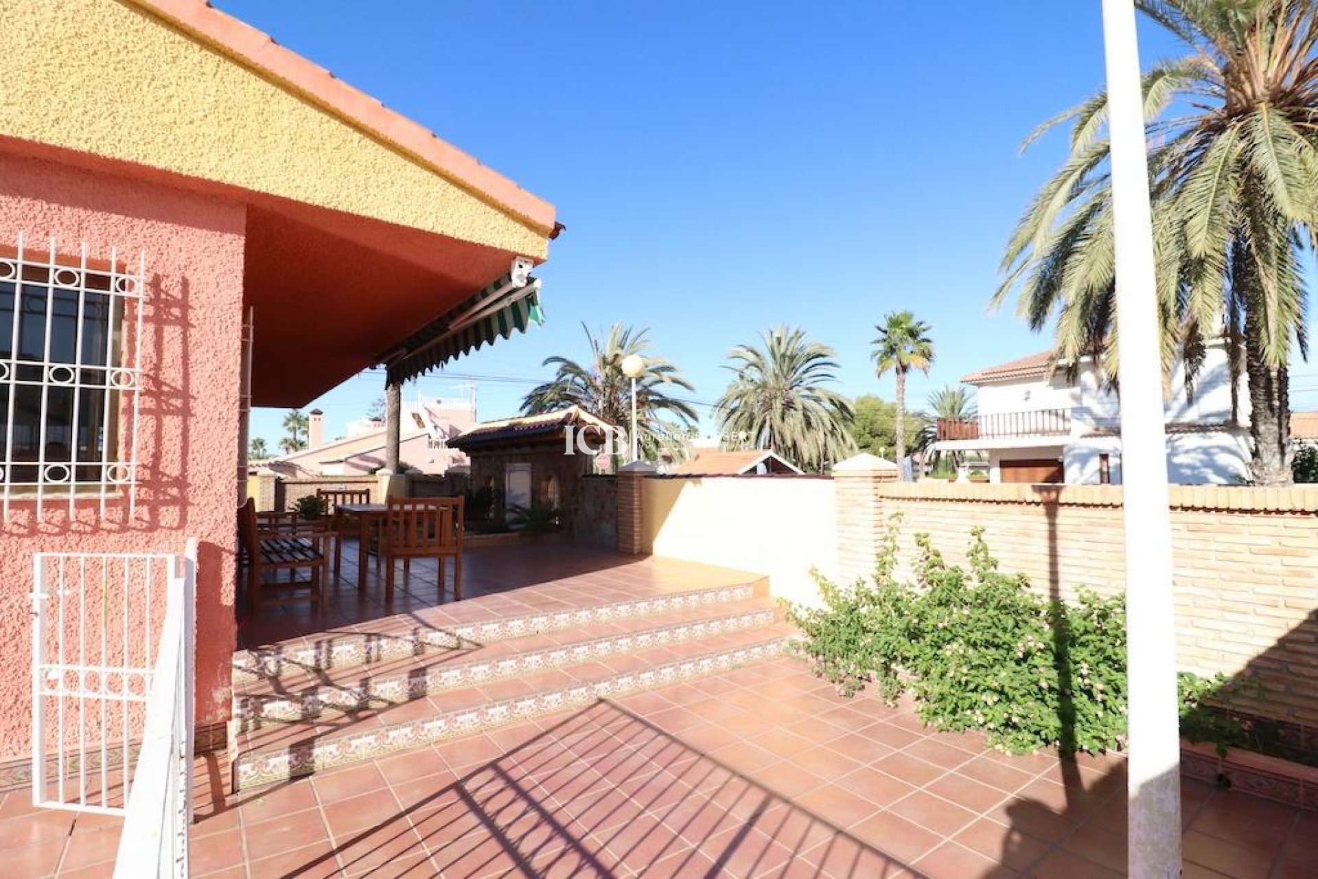 Reventa - Villa -
Orihuela Costa - MUY CERCA DE LA PLAYA