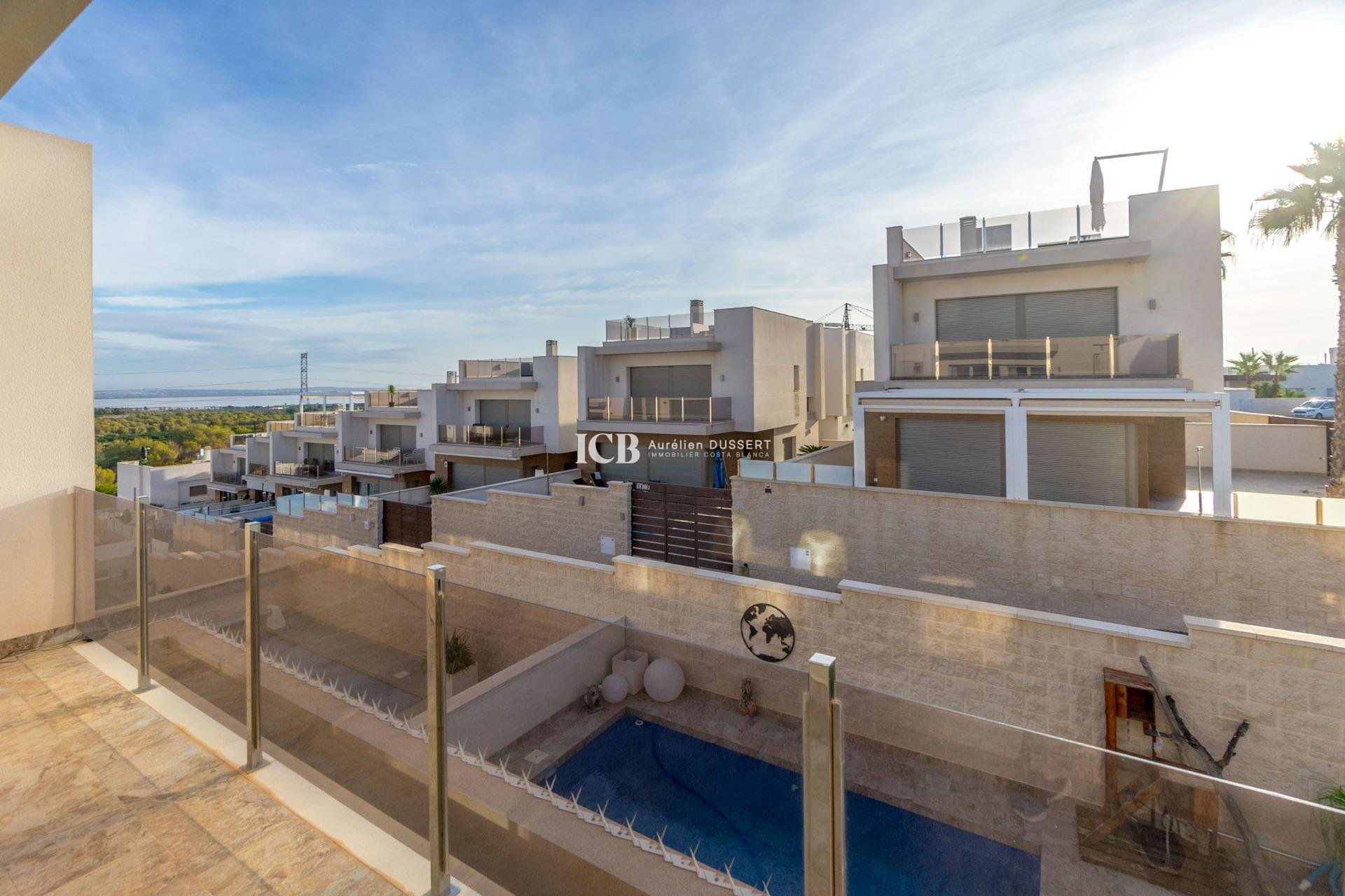 Reventa - Villa -
Orihuela Costa - PAU 26