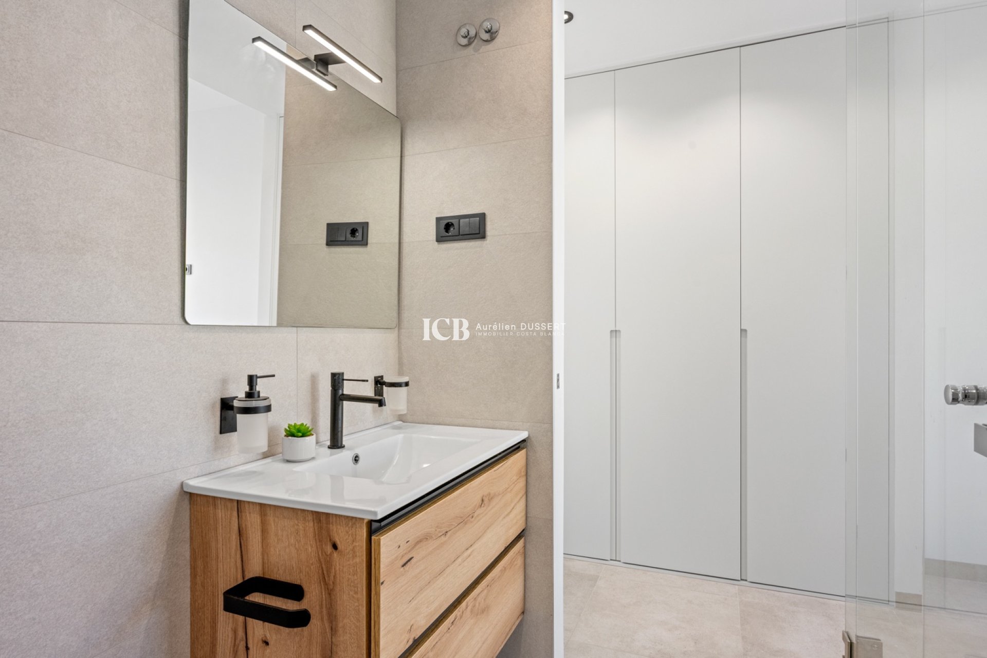 Reventa - Villa -
San Miguel de Salinas - El Galan