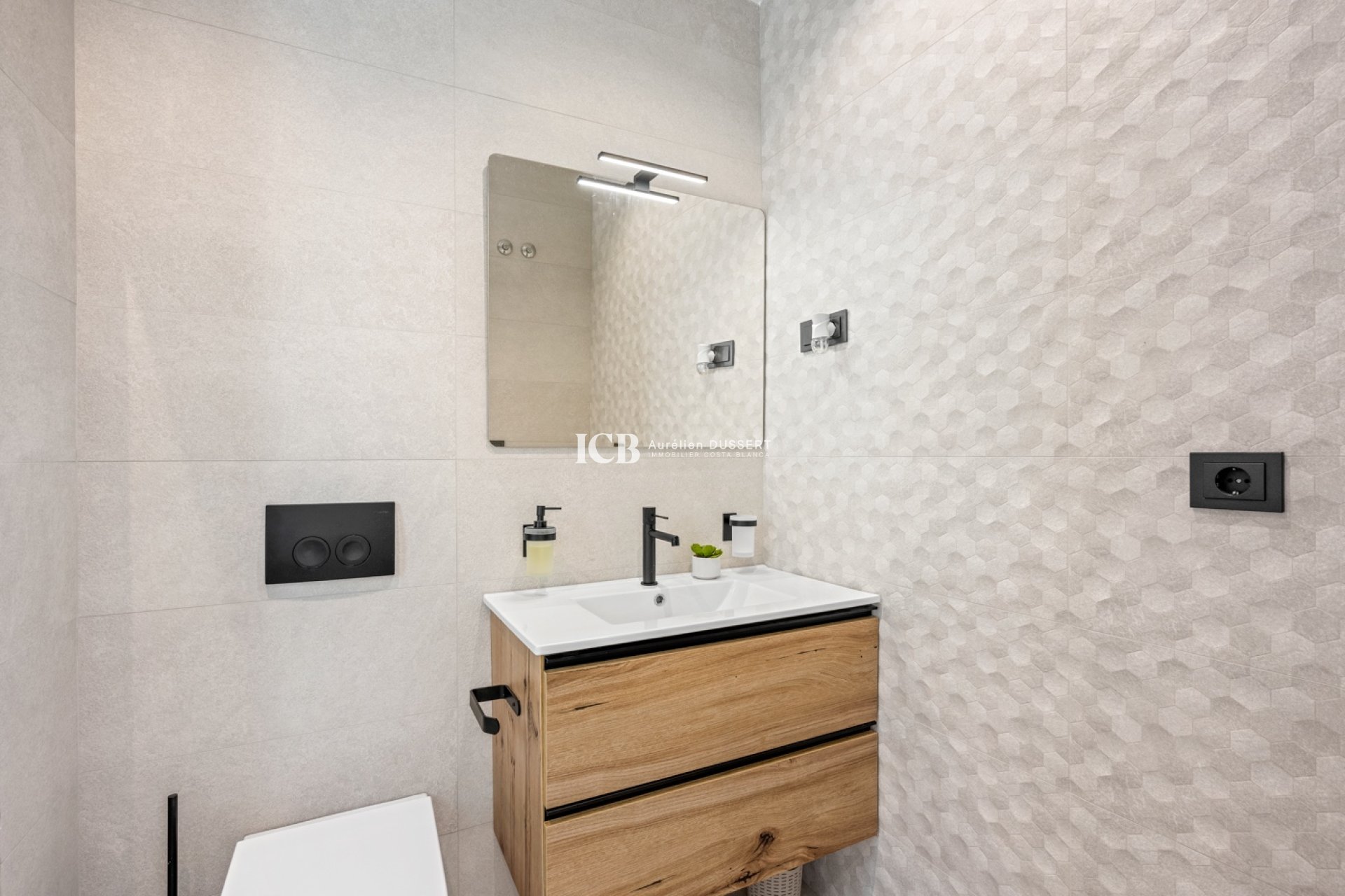 Reventa - Villa -
San Miguel de Salinas - El Galan