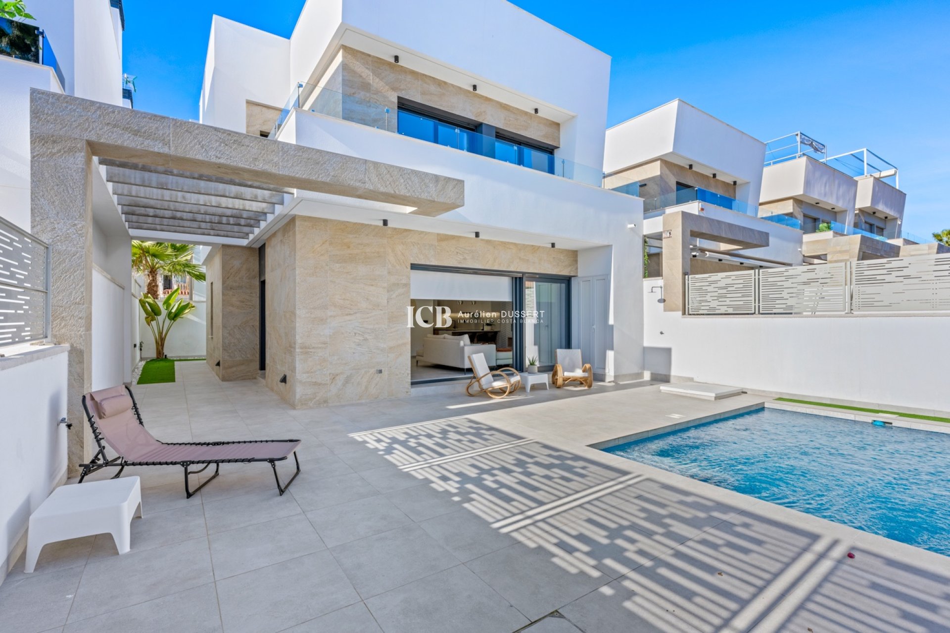 Reventa - Villa -
San Miguel de Salinas - El Galan