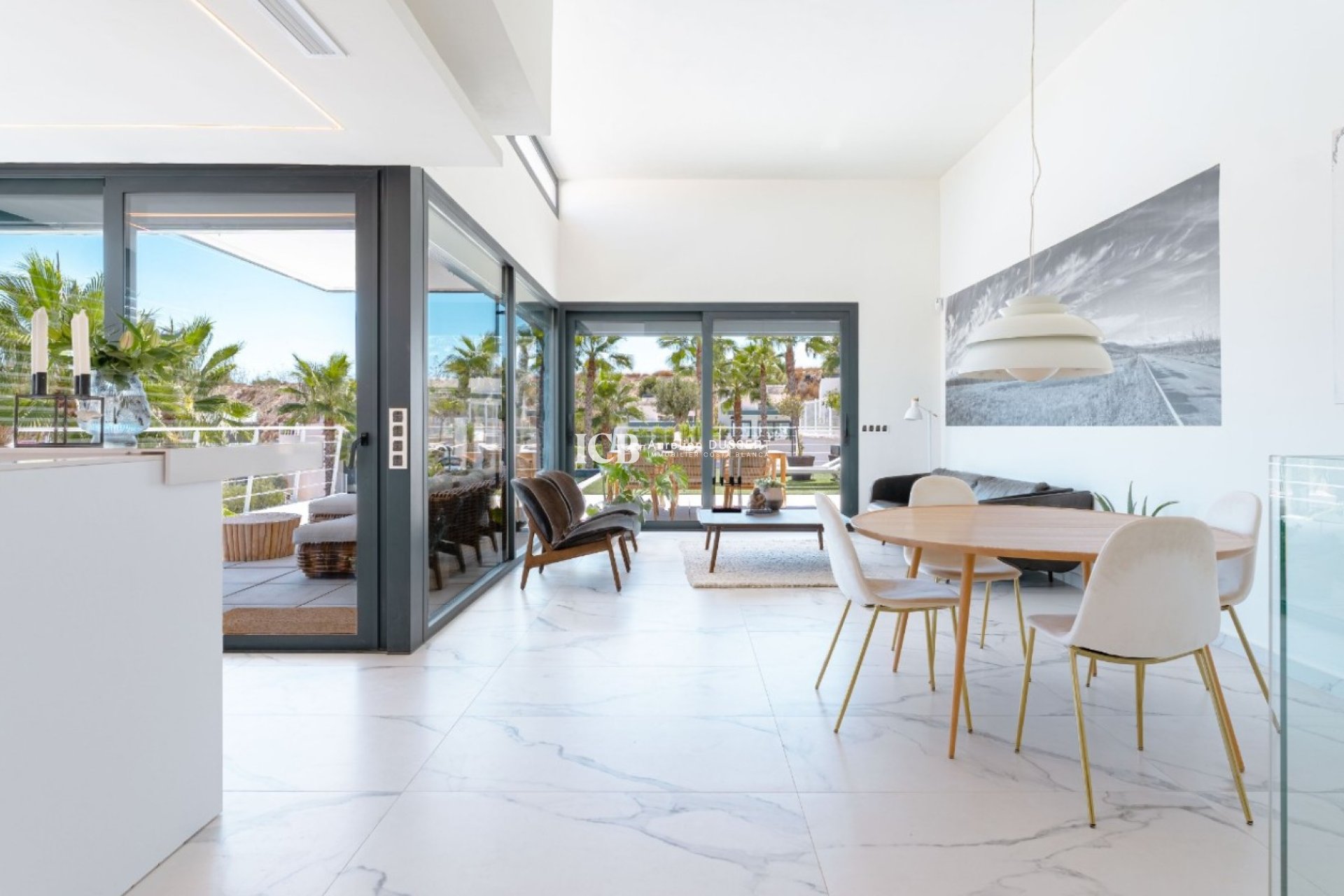 Reventa - Villa -
San Miguel de Salinas - Urbanizaciones