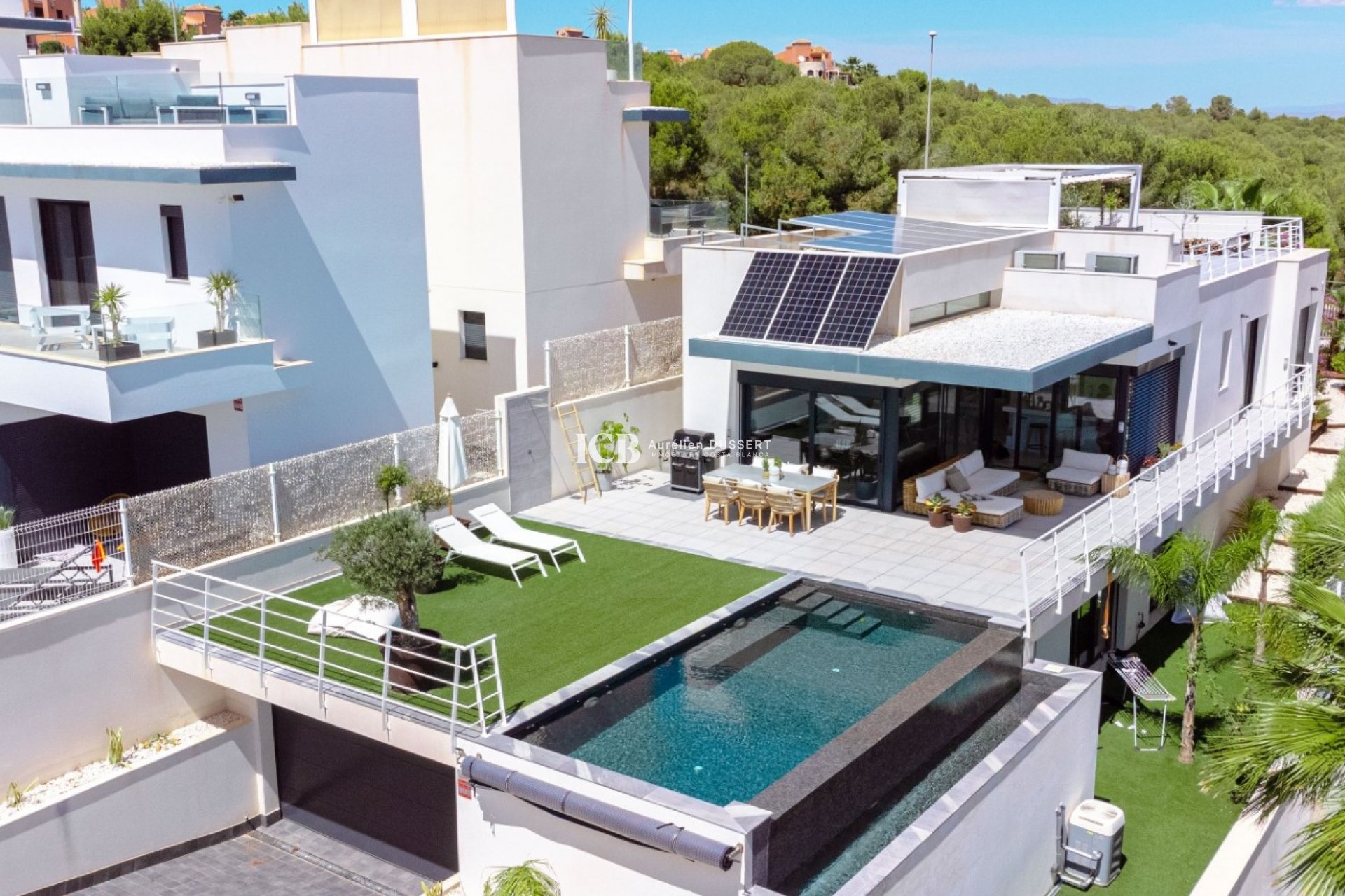 Reventa - Villa -
San Miguel de Salinas - Urbanizaciones