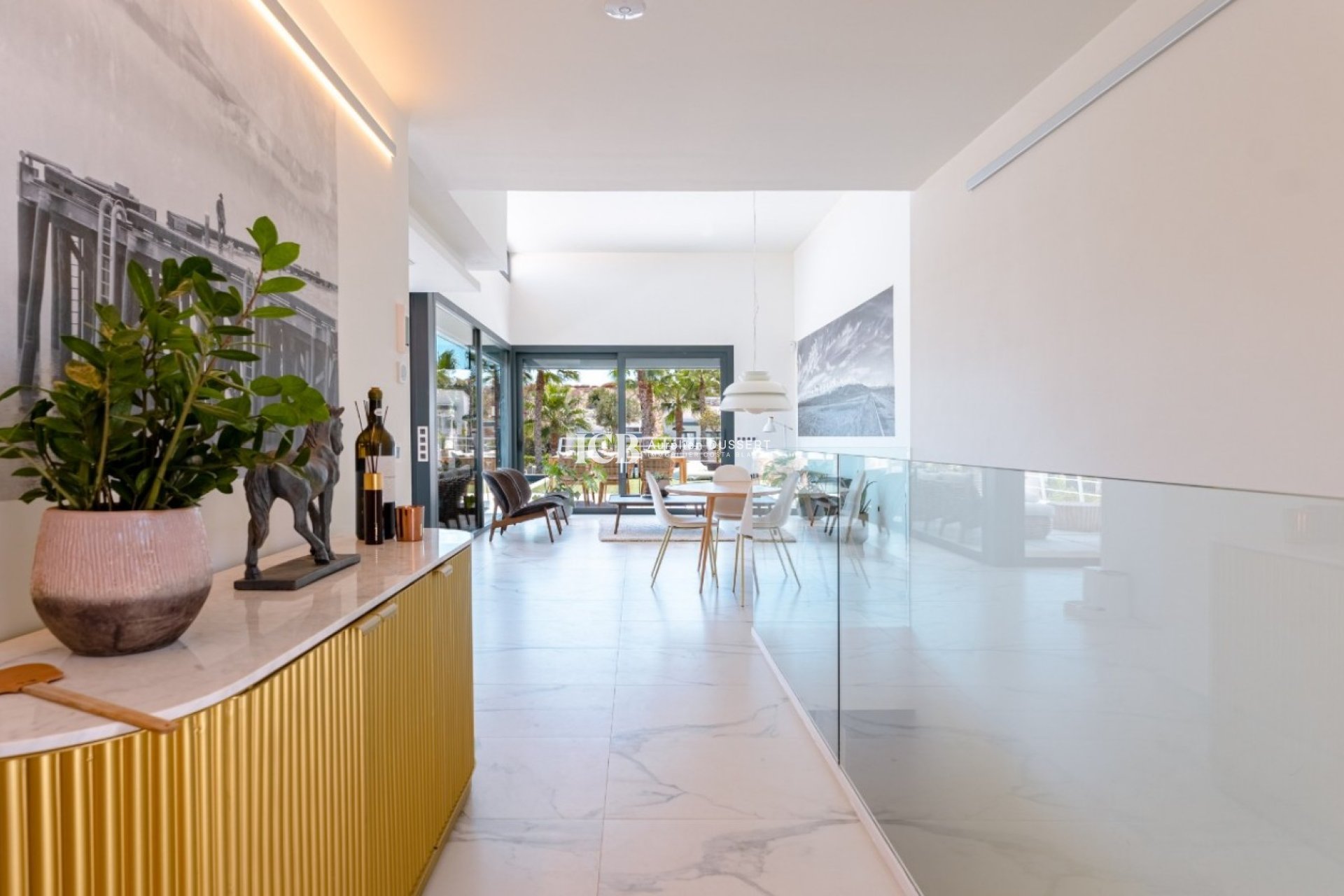 Reventa - Villa -
San Miguel de Salinas - Urbanizaciones