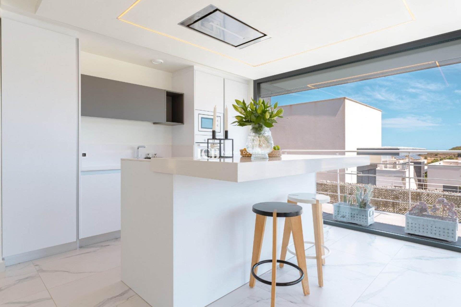 Reventa - Villa -
San Miguel de Salinas - Urbanizaciones