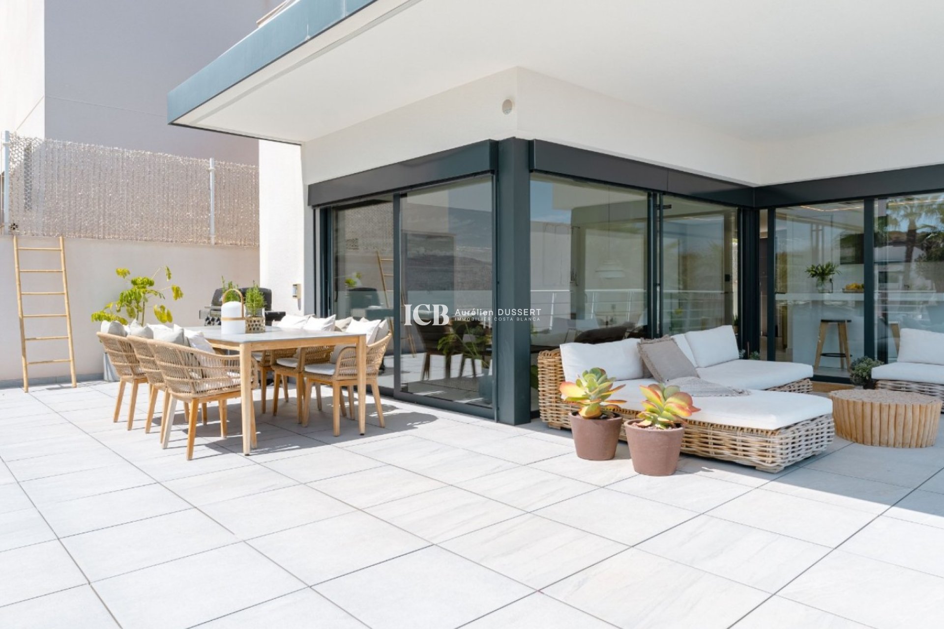 Reventa - Villa -
San Miguel de Salinas - Urbanizaciones