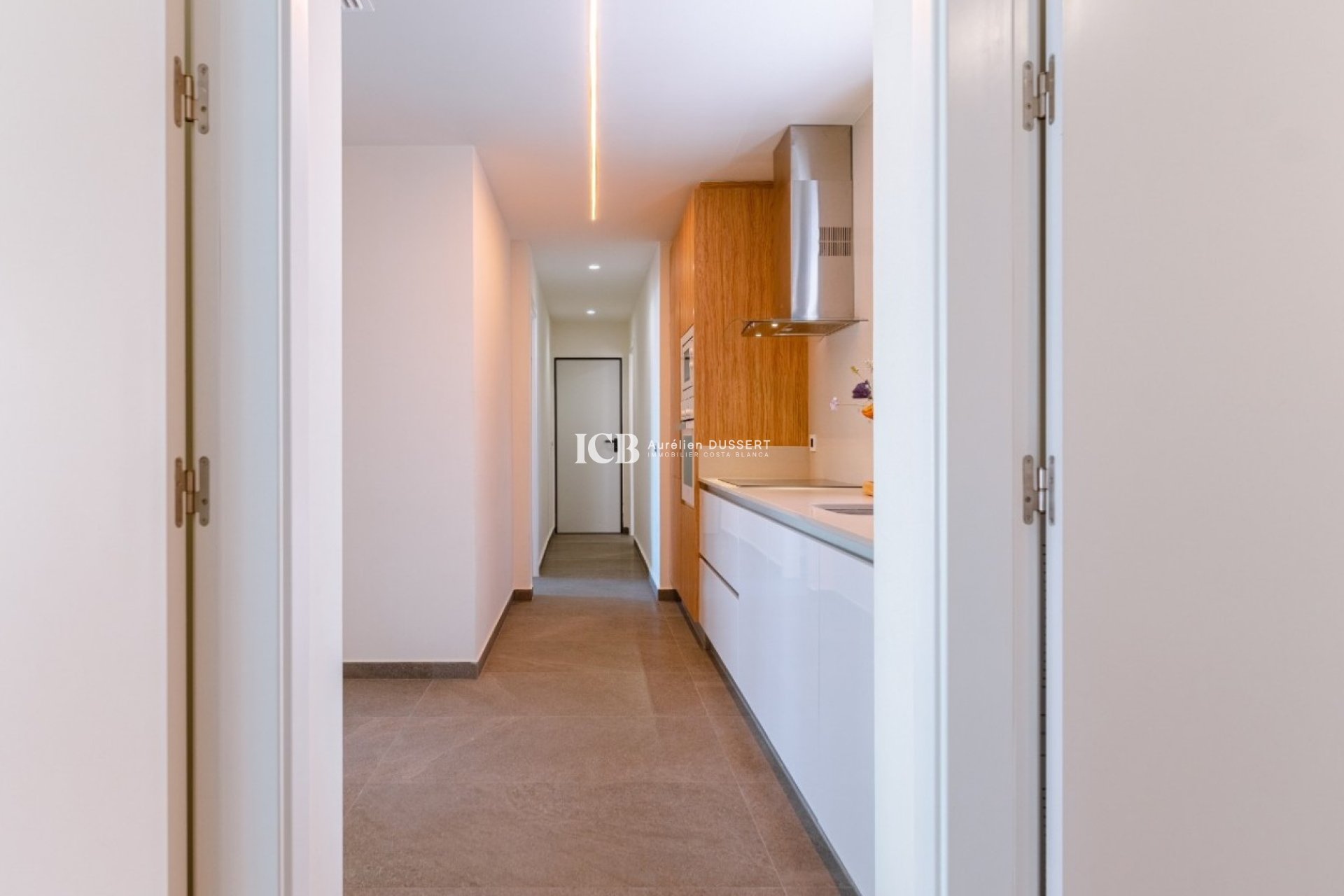 Reventa - Villa -
San Miguel de Salinas - Urbanizaciones