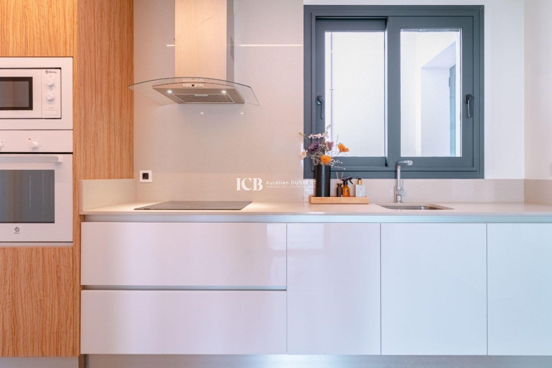 Reventa - Villa -
San Miguel de Salinas - Urbanizaciones