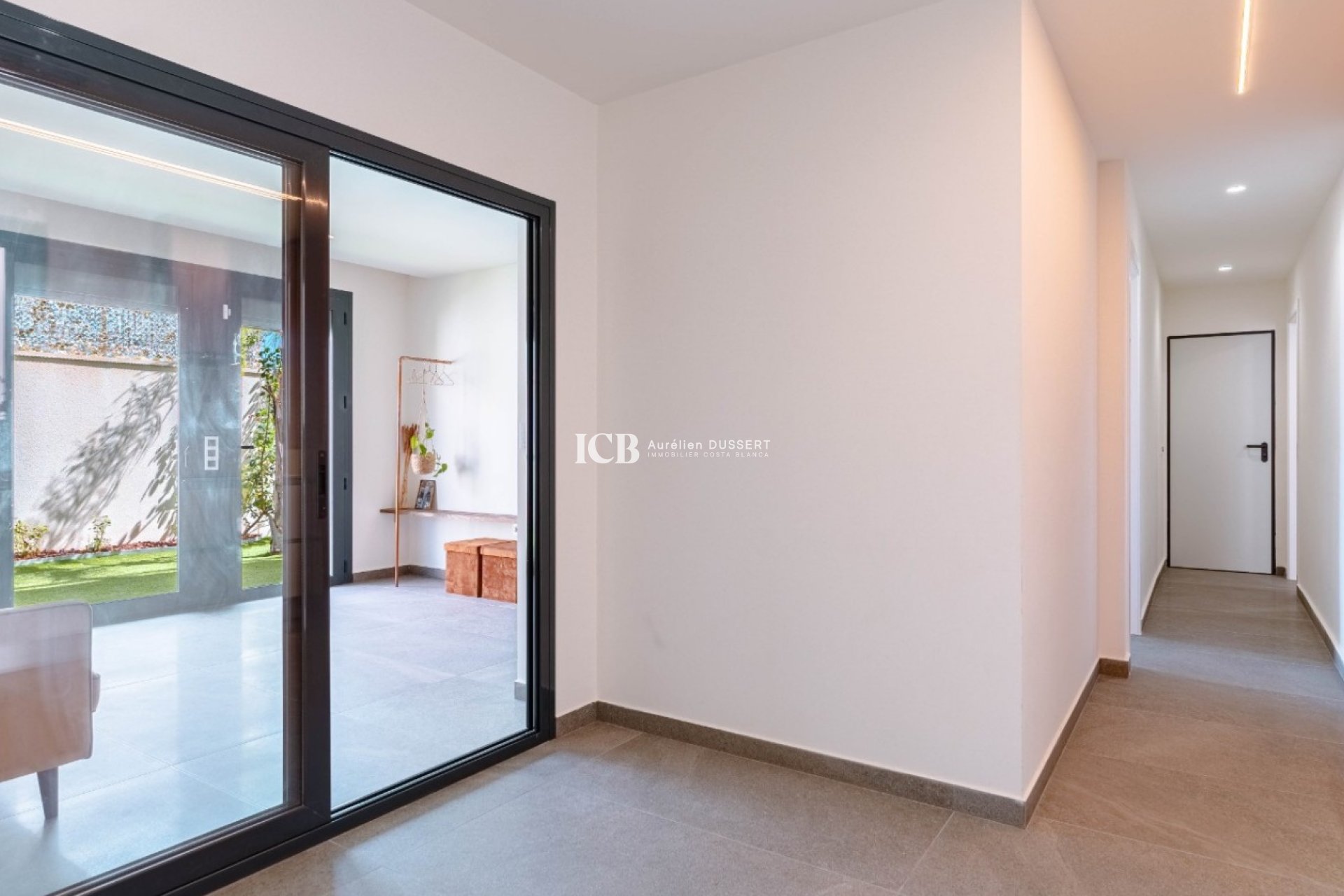 Reventa - Villa -
San Miguel de Salinas - Urbanizaciones