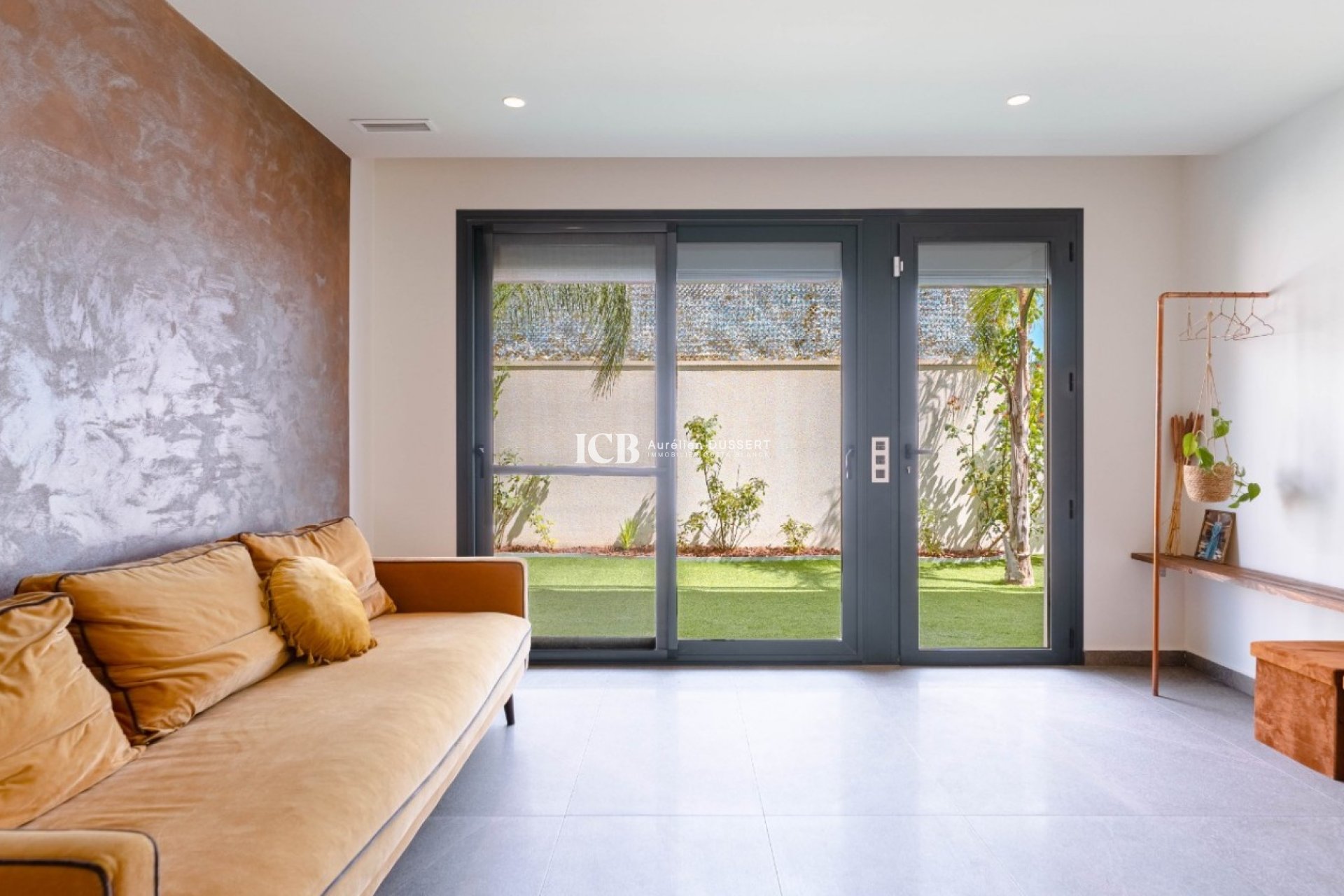 Reventa - Villa -
San Miguel de Salinas - Urbanizaciones