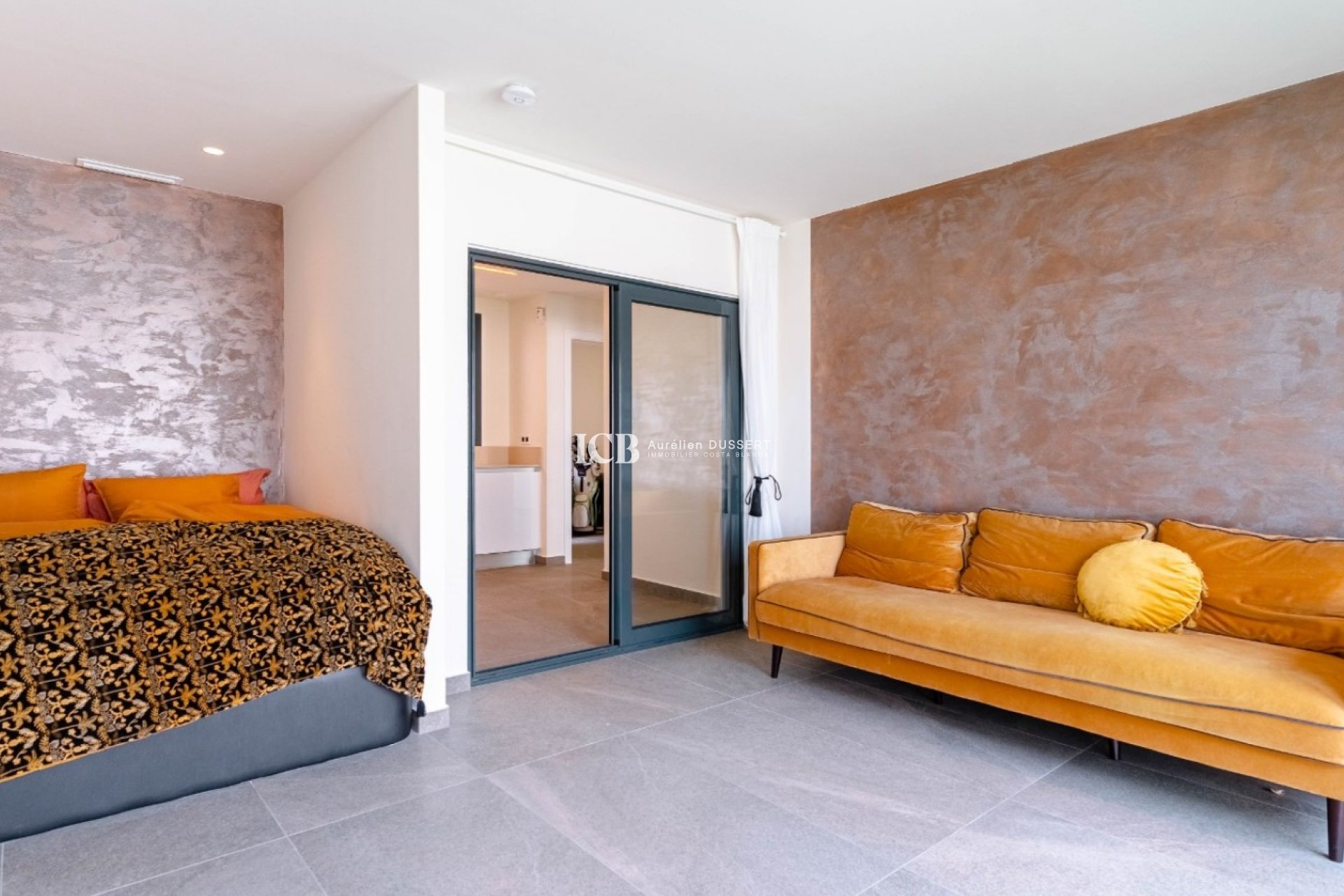 Reventa - Villa -
San Miguel de Salinas - Urbanizaciones