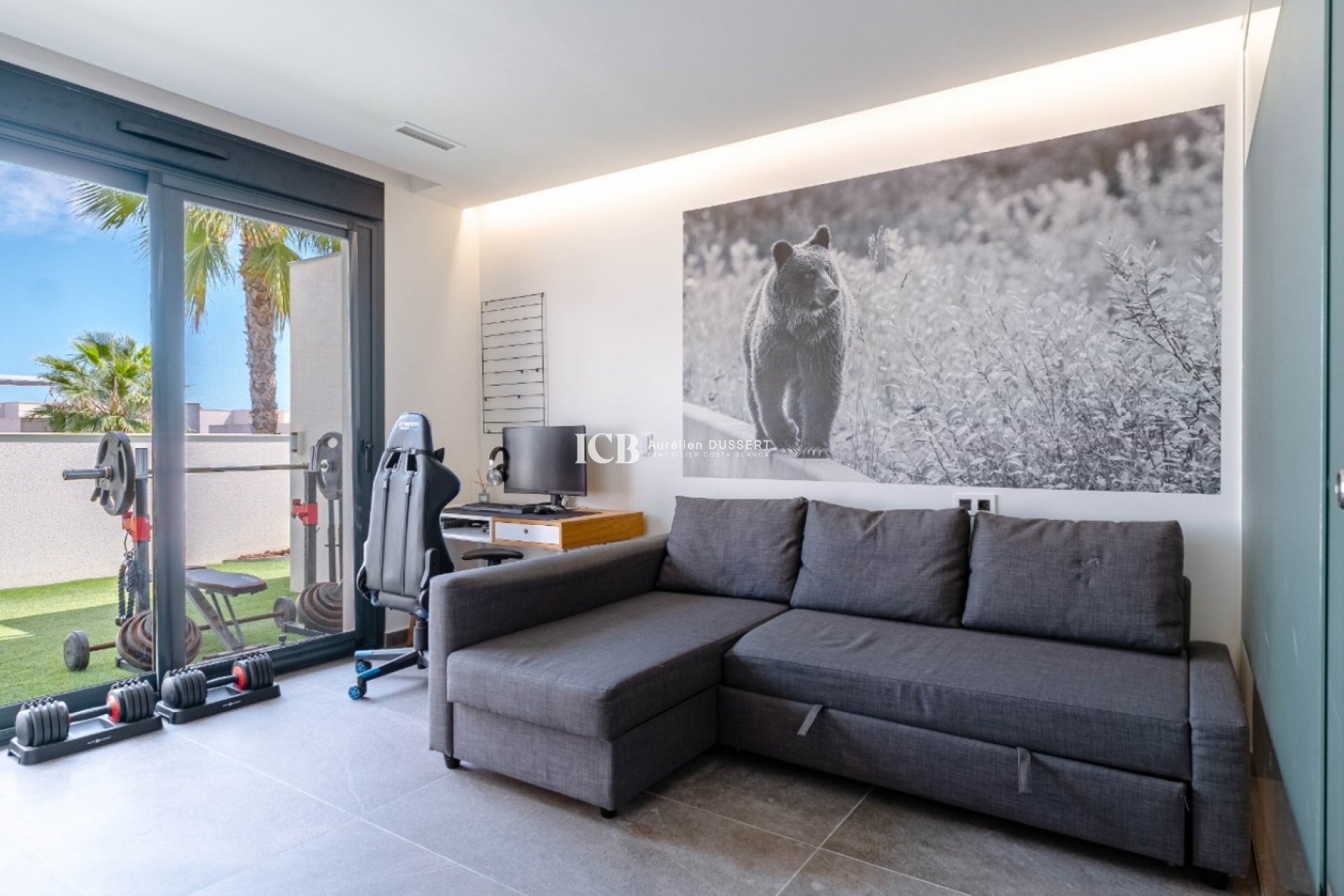 Reventa - Villa -
San Miguel de Salinas - Urbanizaciones