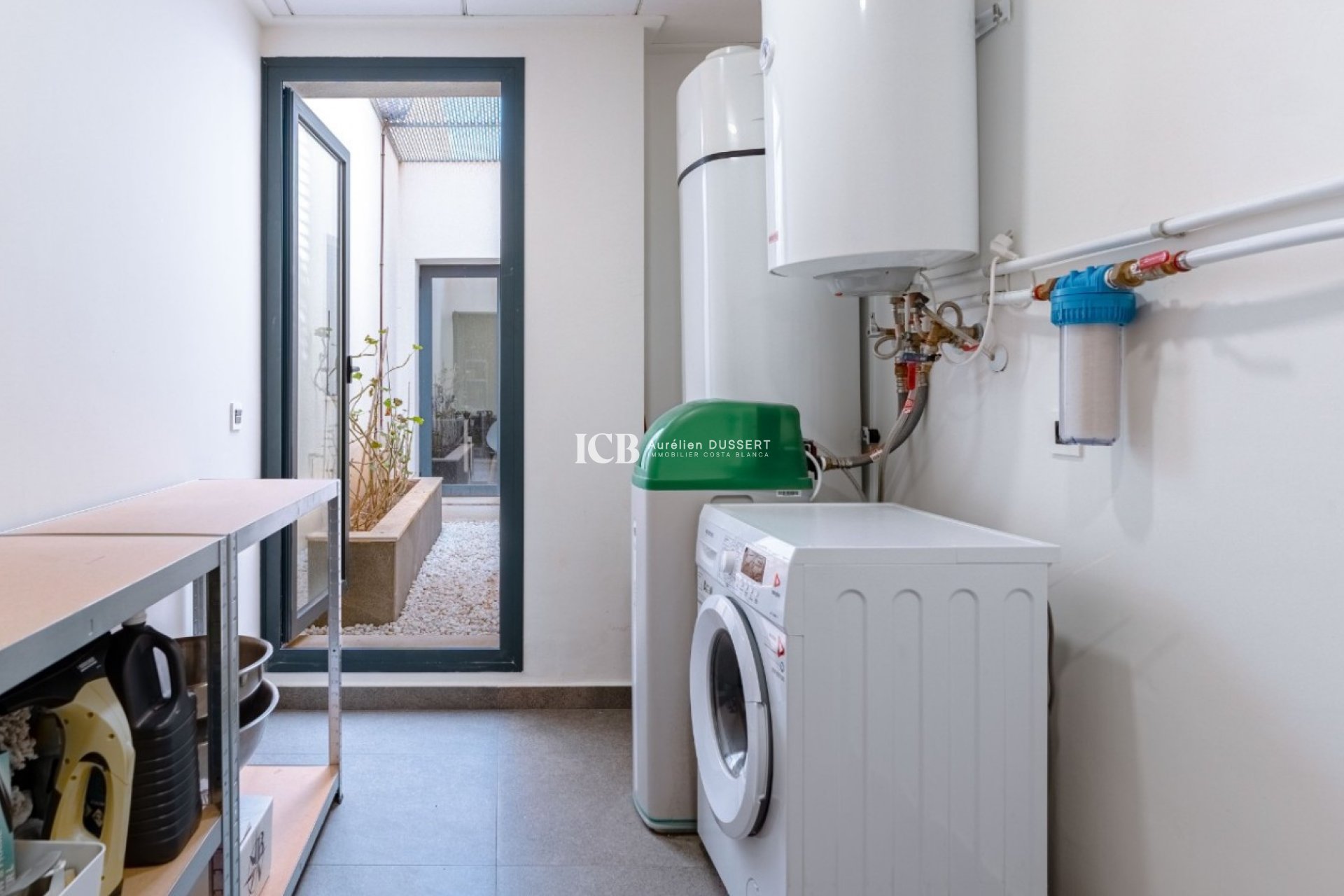 Reventa - Villa -
San Miguel de Salinas - Urbanizaciones