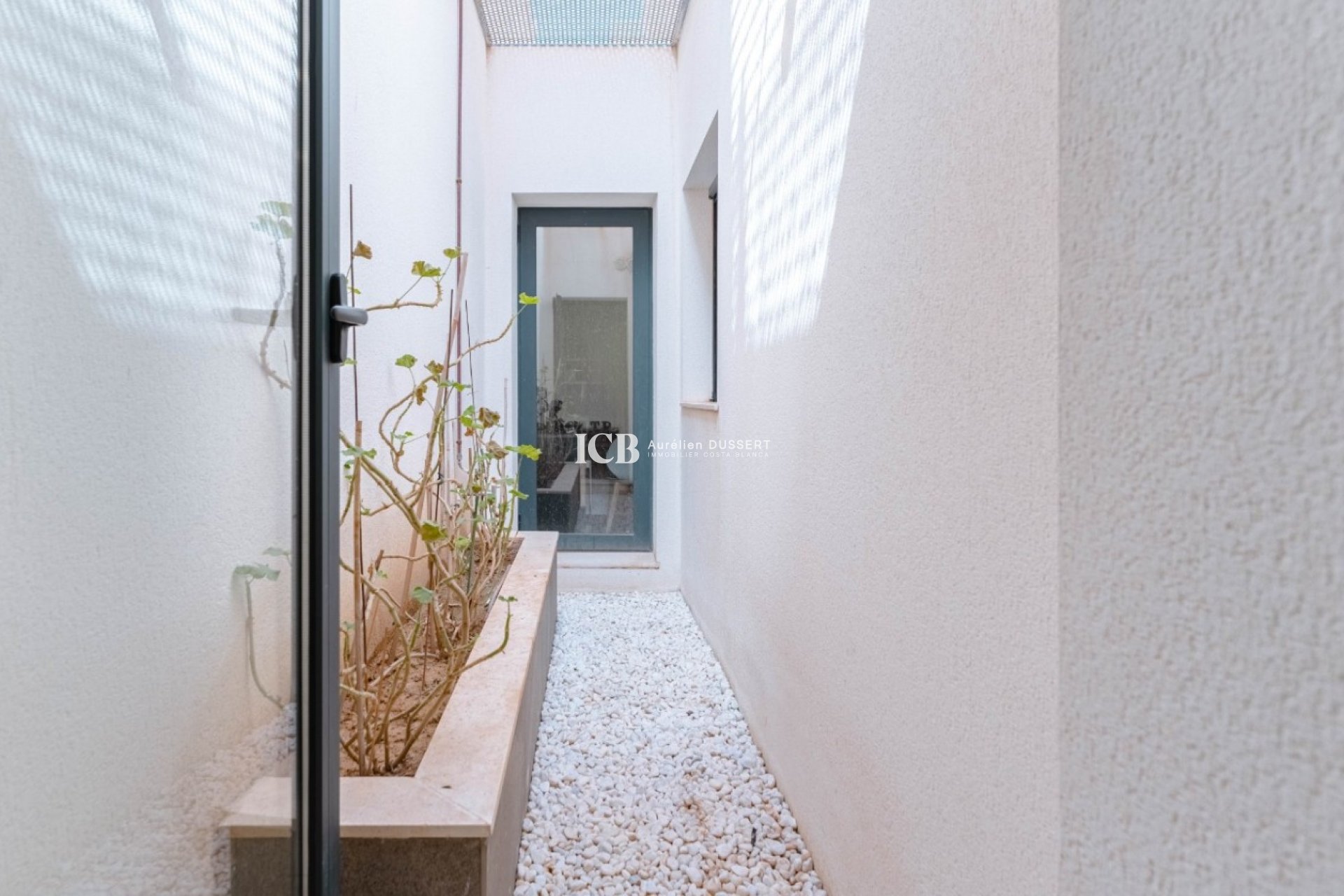 Reventa - Villa -
San Miguel de Salinas - Urbanizaciones