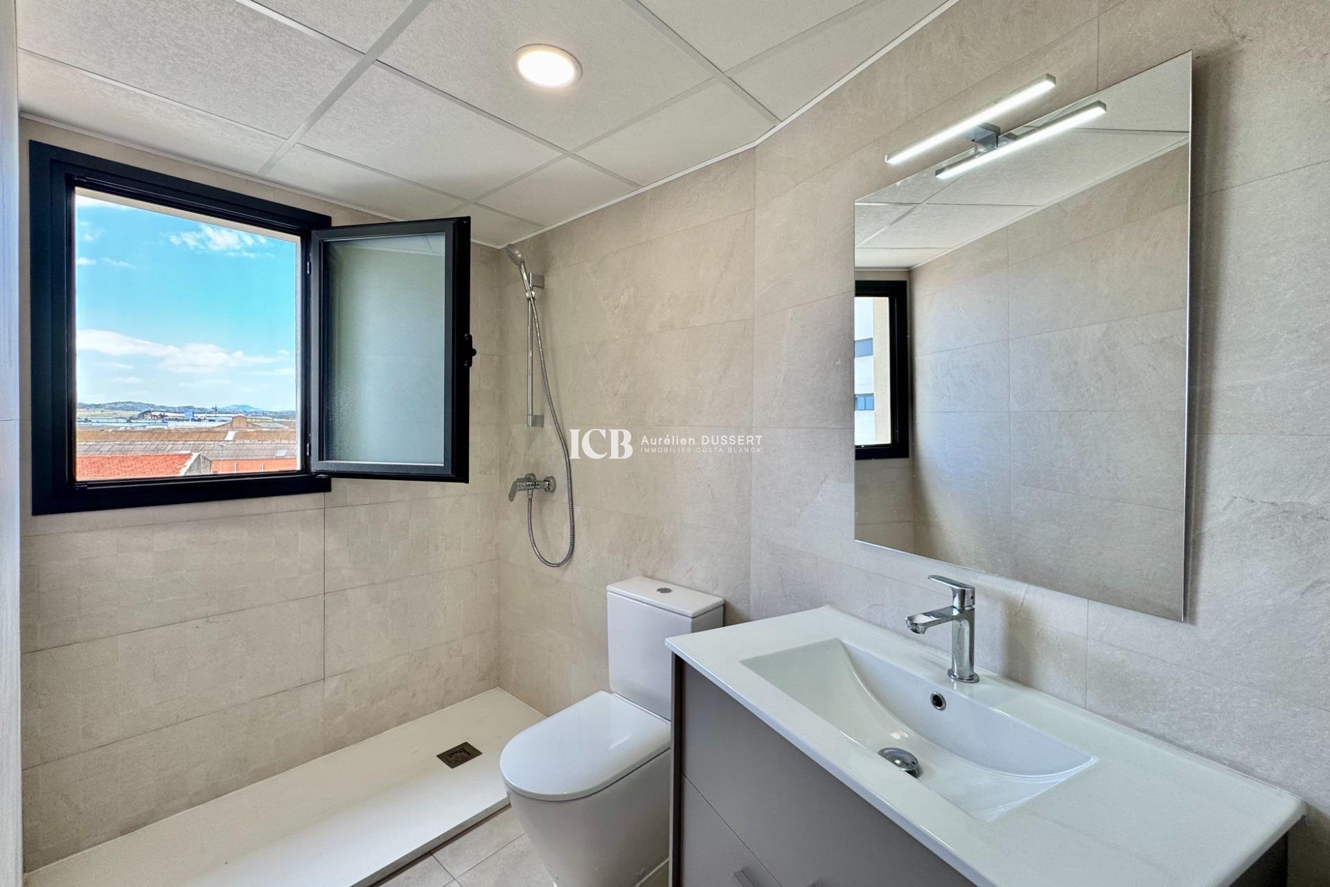 Revente - Appartement -
Alicante