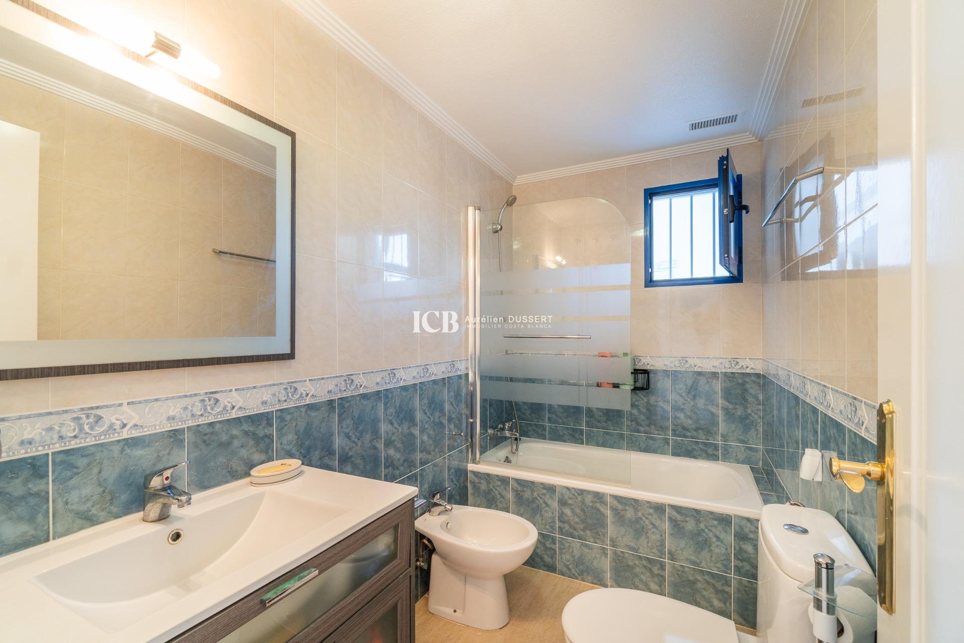 Revente - Appartement -
Orihuela Costa - Campoamor