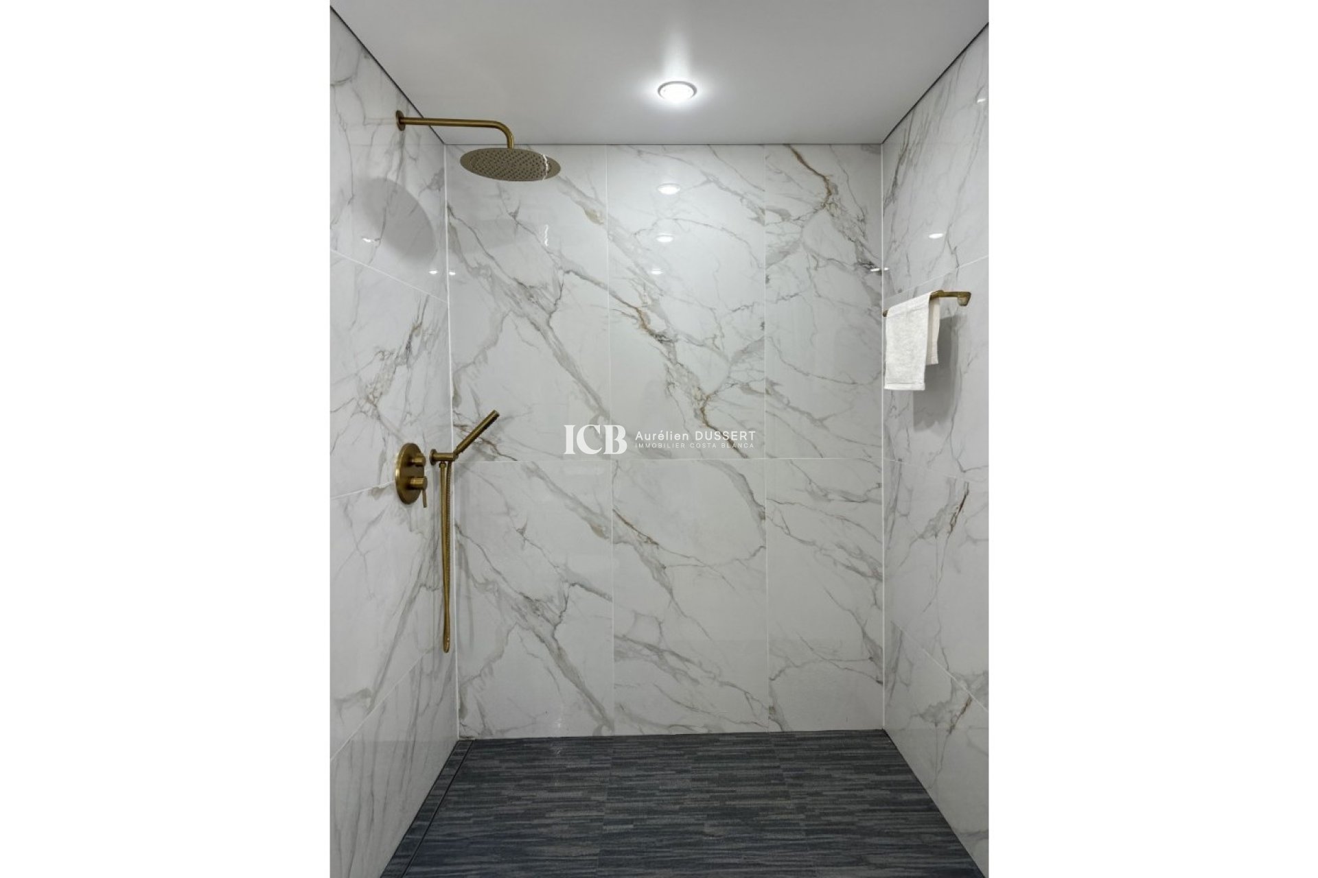 Revente - Appartement -
Torrevieja - Centro