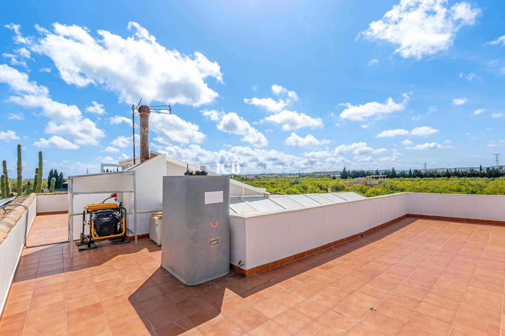 Revente - Finca -
Los Montesinos