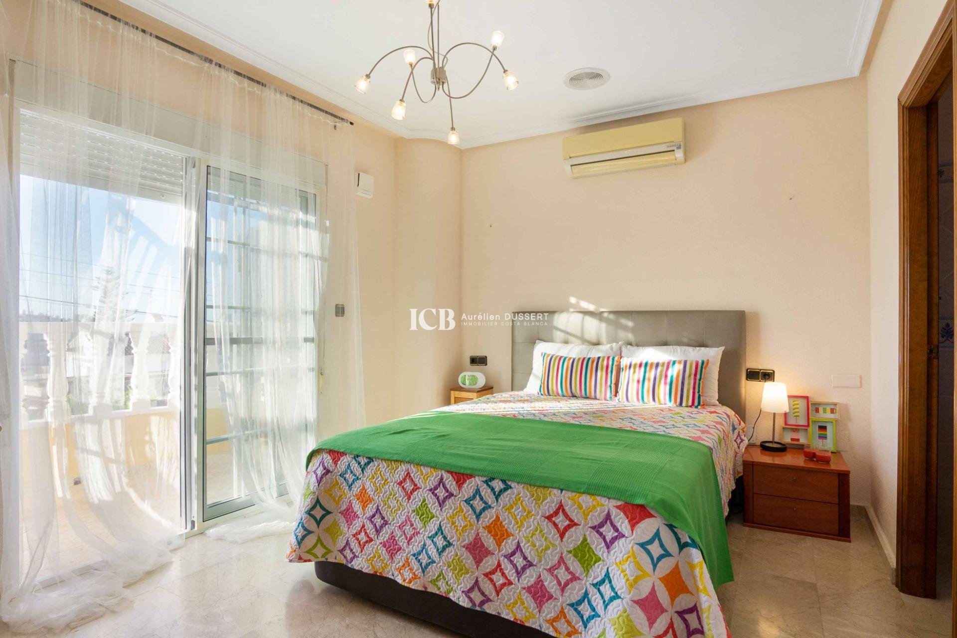 Revente - Maison individuelle -
Orihuela Costa - Los Almendros-La Florida