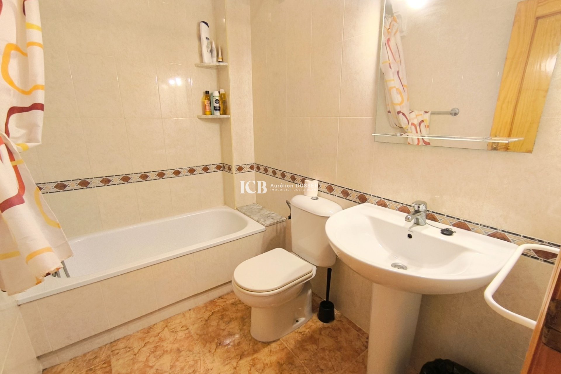 Revente - Maison mitoyenne -
Algorfa