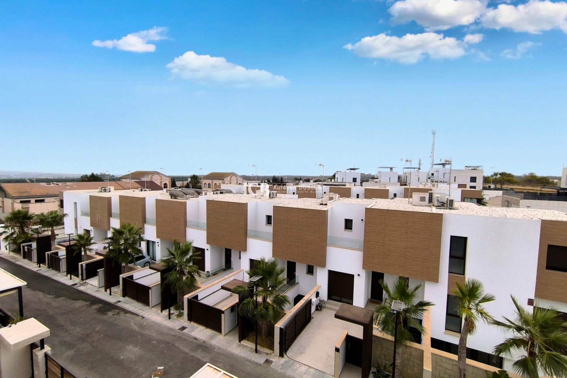 Revente - Maison mitoyenne -
Algorfa
