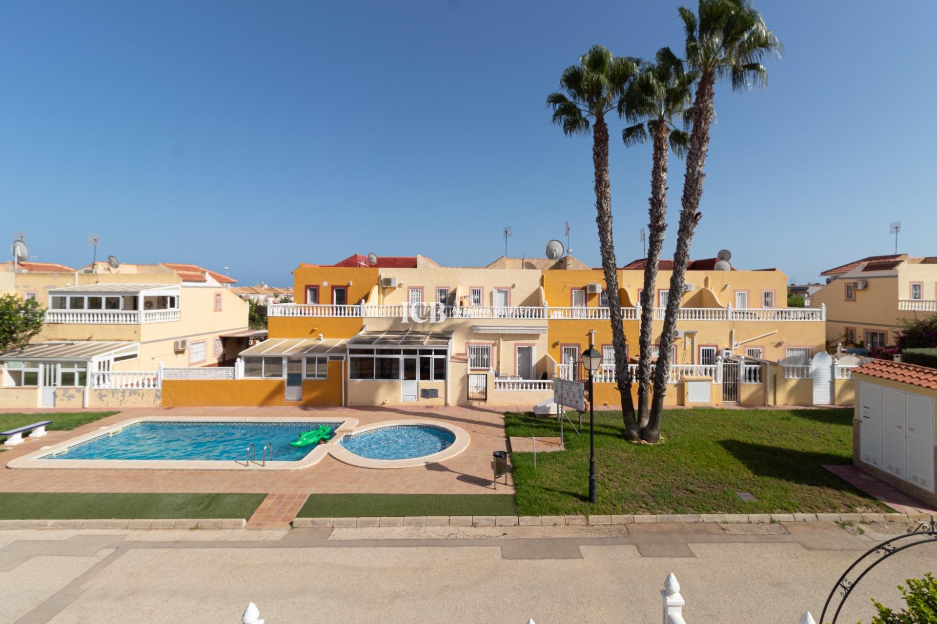 Revente - Maison mitoyenne -
Orihuela Costa - La Regia