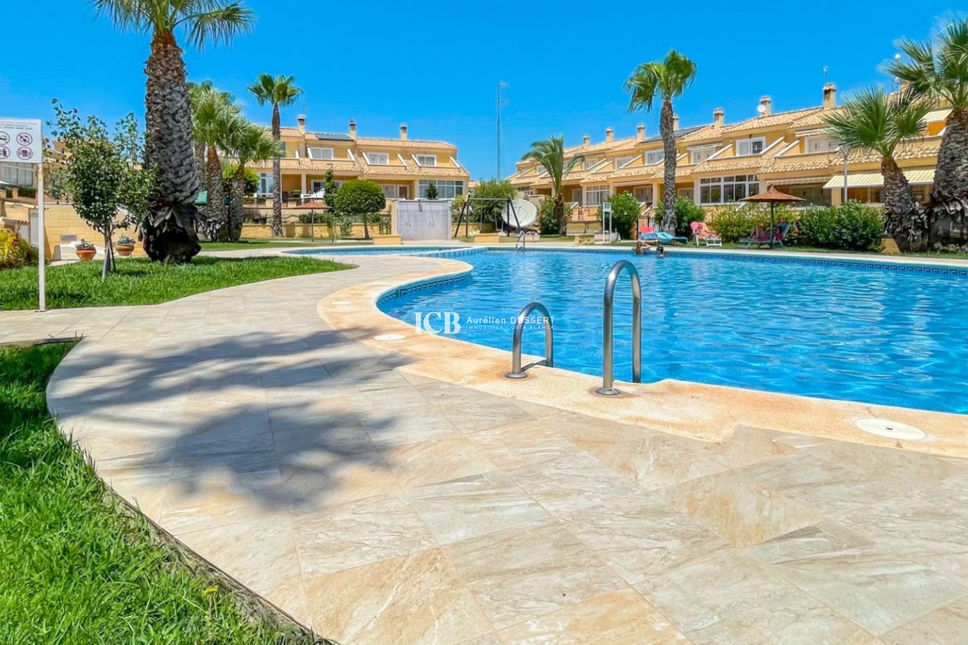 Revente - Maison mitoyenne -
Punta Prima - Torrevieja