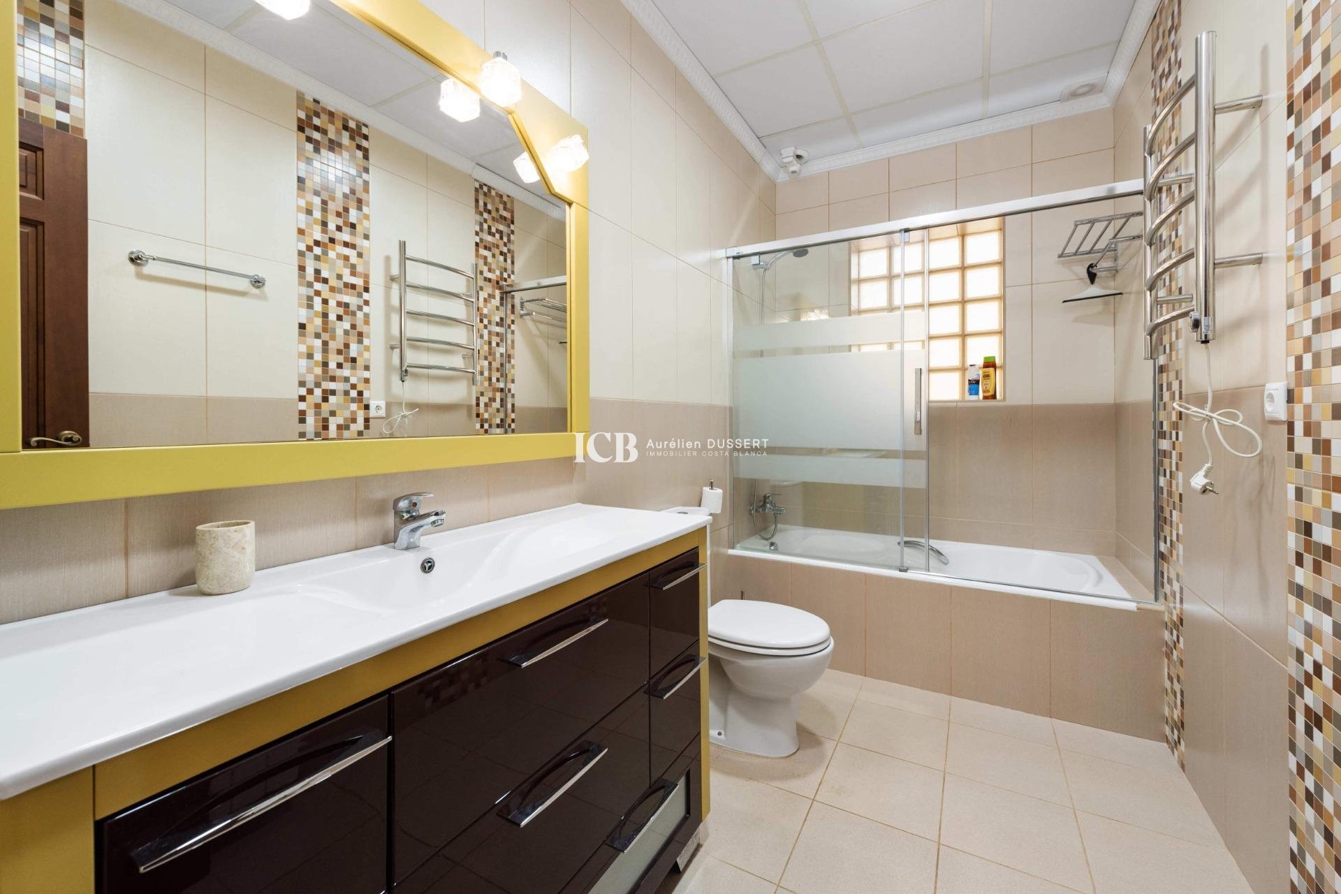 Revente - Villa -
Orihuela Costa - Campoamor