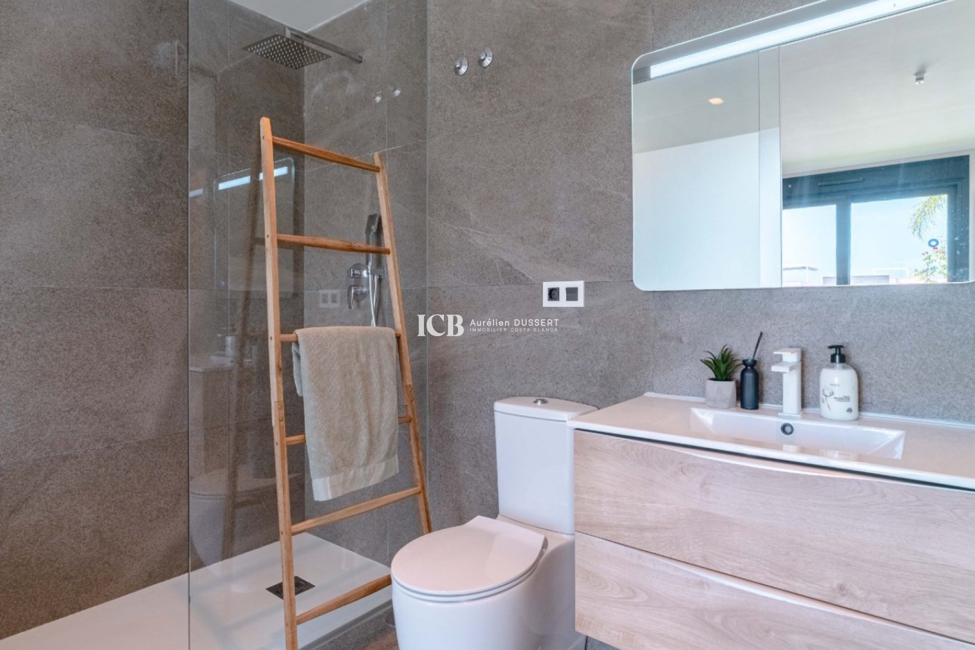 Revente - Villa -
San Miguel de Salinas - Urbanizaciones