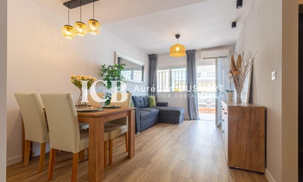 Townhouse - Resale -
            Los Altos - ICBC-45575