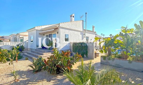 Villa - Resale - Torrevieja - La Siesta - El Salado -  Torreta