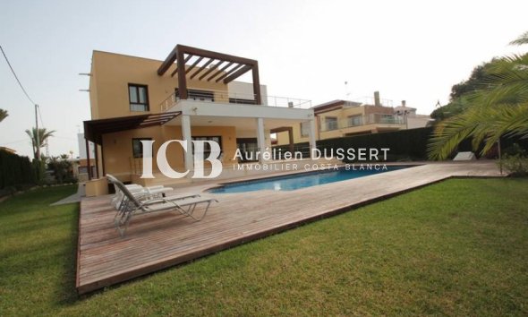 Villa - Reventa -
            Orihuela Costa - ICBC-68092