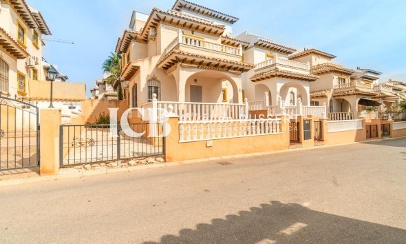 Villa - Reventa - Orihuela Costa - Los Dolses