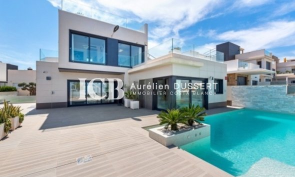 Villa - Reventa -
            San Miguel de Salinas - ICBC-88792